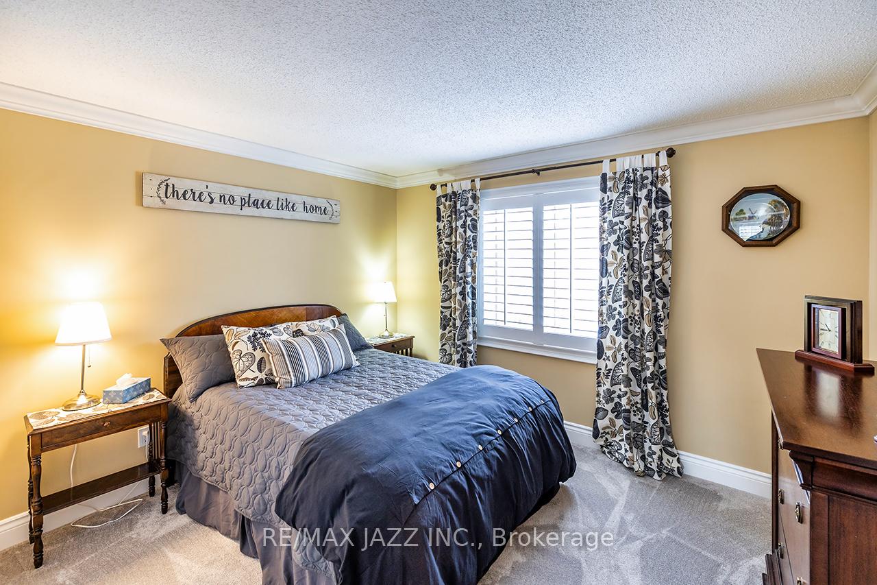 Photo 25 of 18 Chipperfield Crescent, Whitby, Pringle Creek — HOMEH