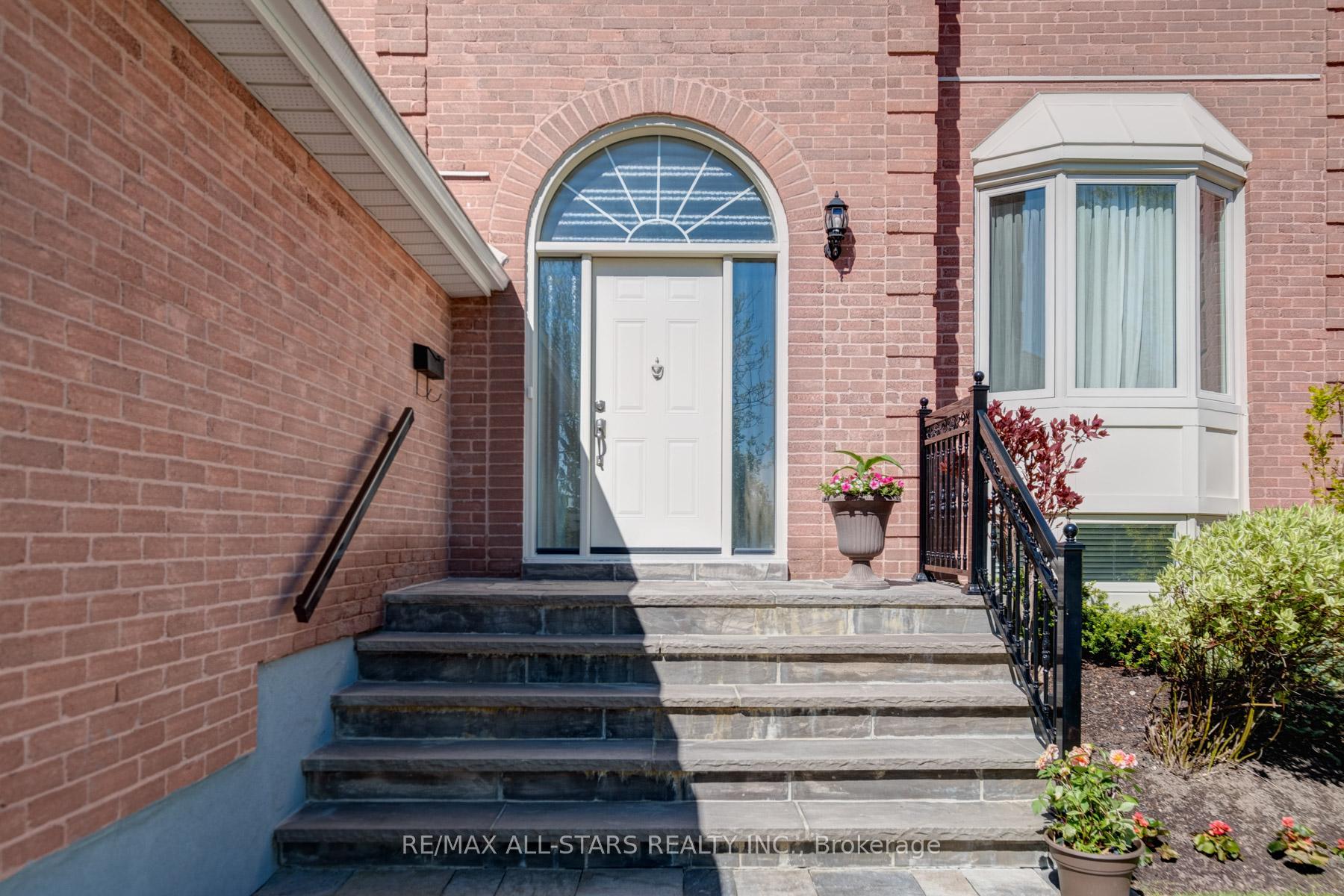 Photo 3 of 67 Autumn Way, Aurora, Aurora Heights — HOMEH