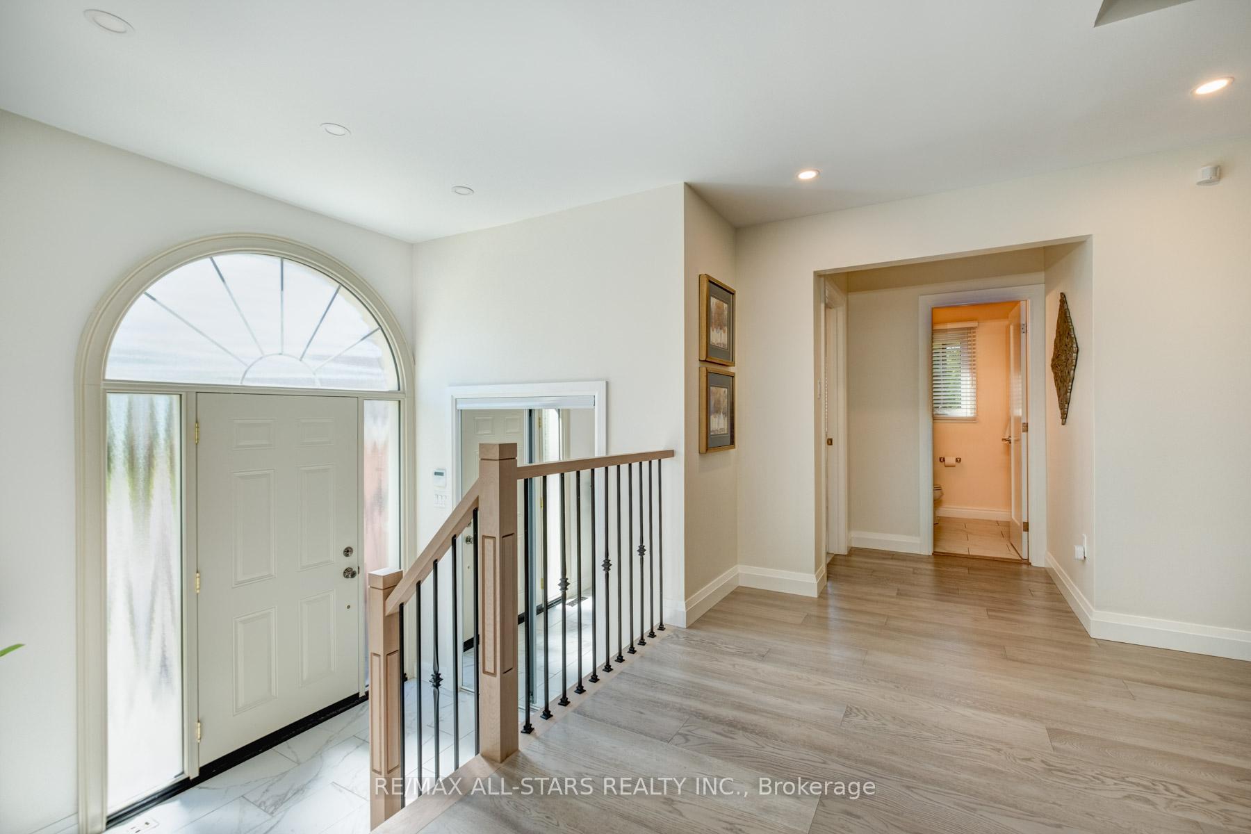 Photo 4 of 67 Autumn Way, Aurora, Aurora Heights — HOMEH