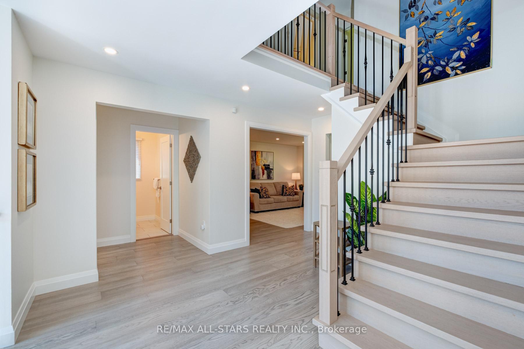 Photo 18 of 67 Autumn Way, Aurora, Aurora Heights — HOMEH