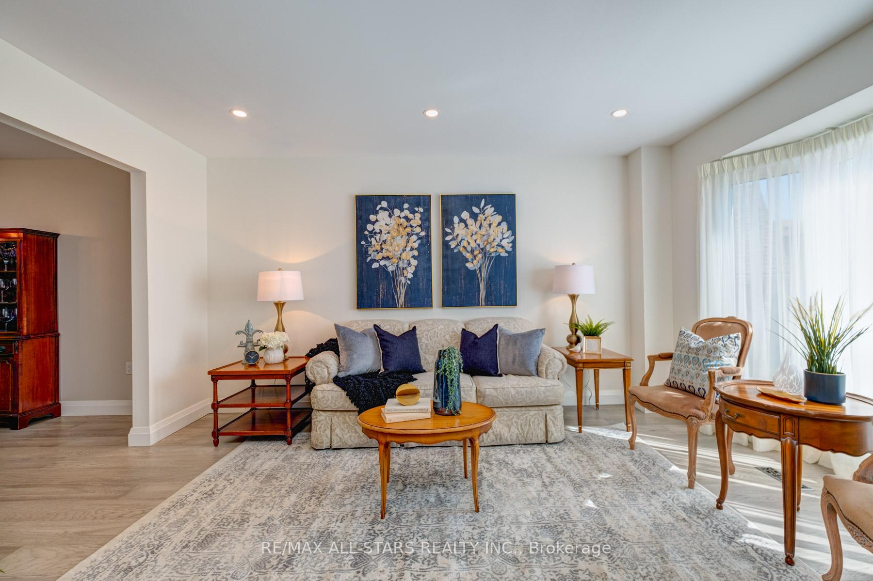 Photo 8 of 67 Autumn Way, Aurora, Aurora Heights — HOMEH