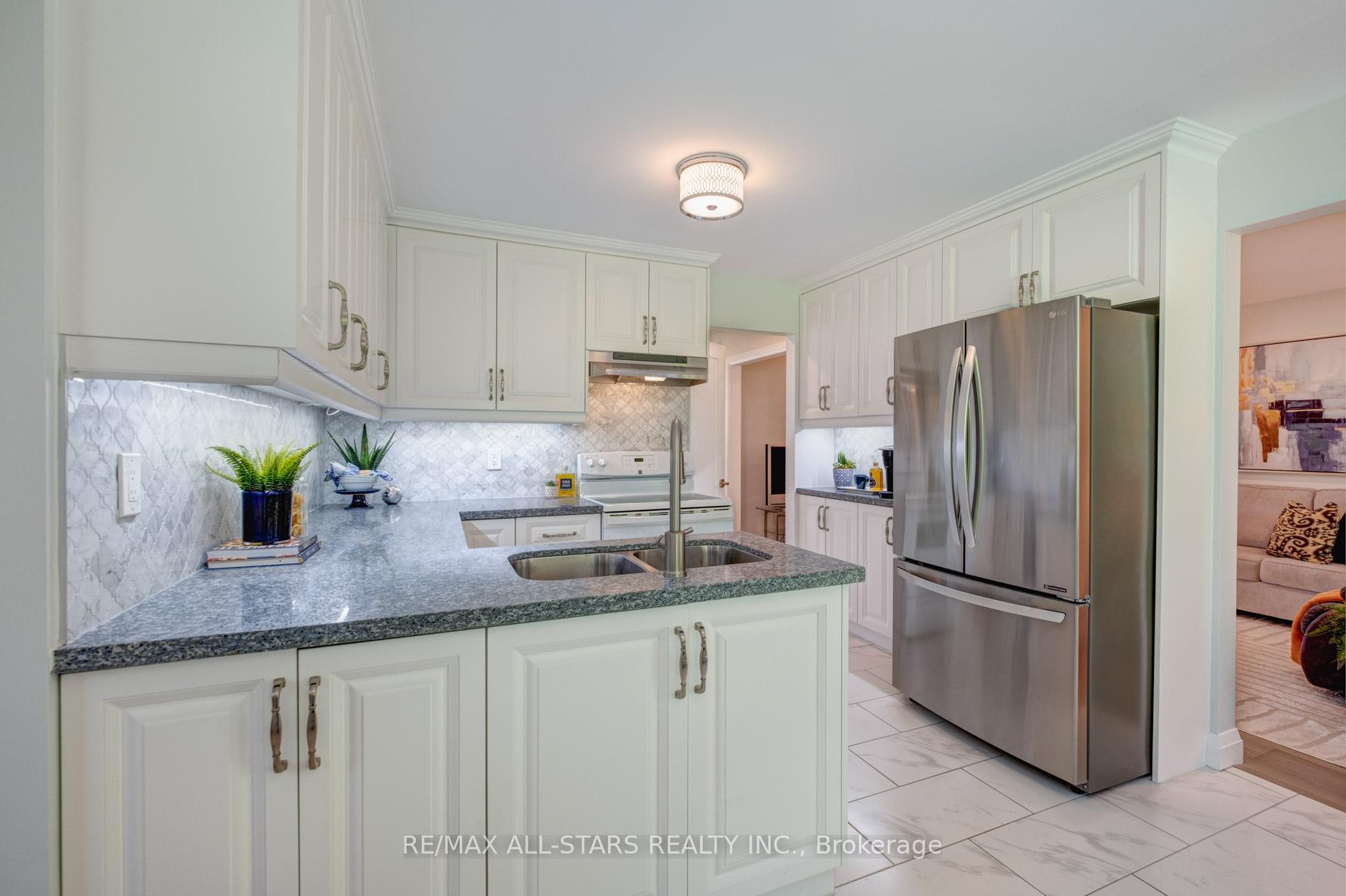 Photo 9 of 67 Autumn Way, Aurora, Aurora Heights — HOMEH