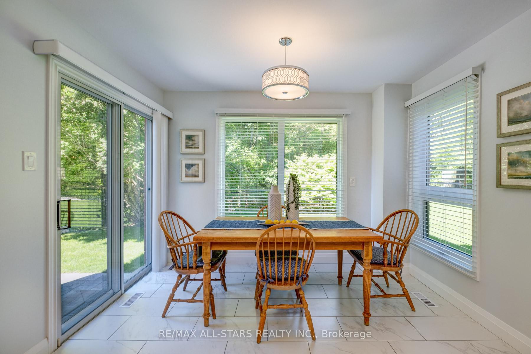 Photo 11 of 67 Autumn Way, Aurora, Aurora Heights — HOMEH