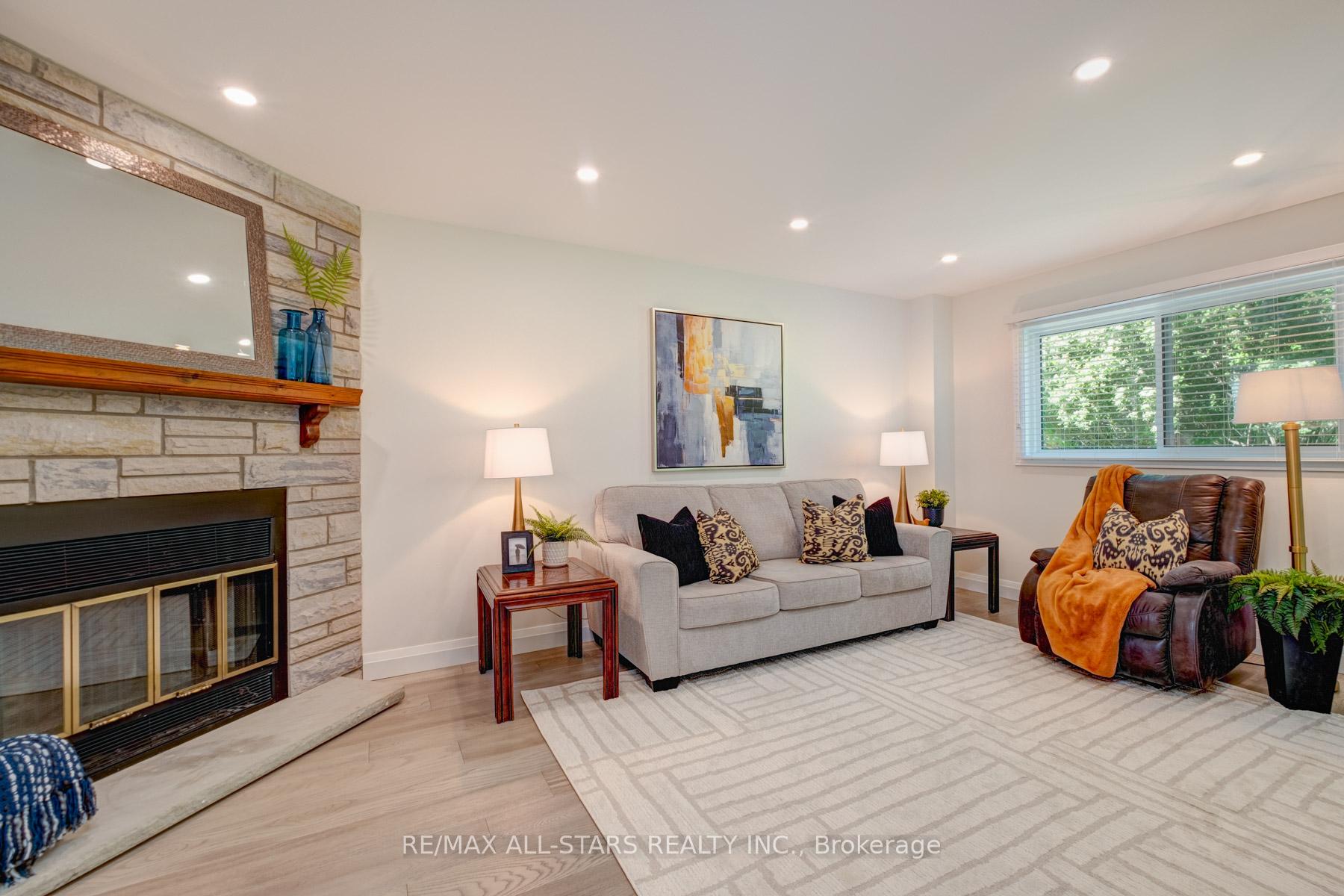 Photo 13 of 67 Autumn Way, Aurora, Aurora Heights — HOMEH