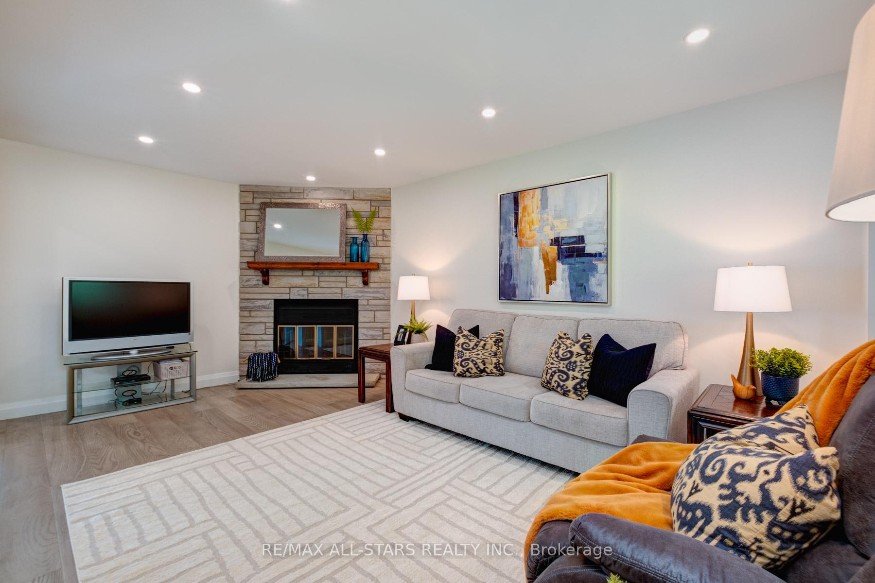 Photo 14 of 67 Autumn Way, Aurora, Aurora Heights — HOMEH