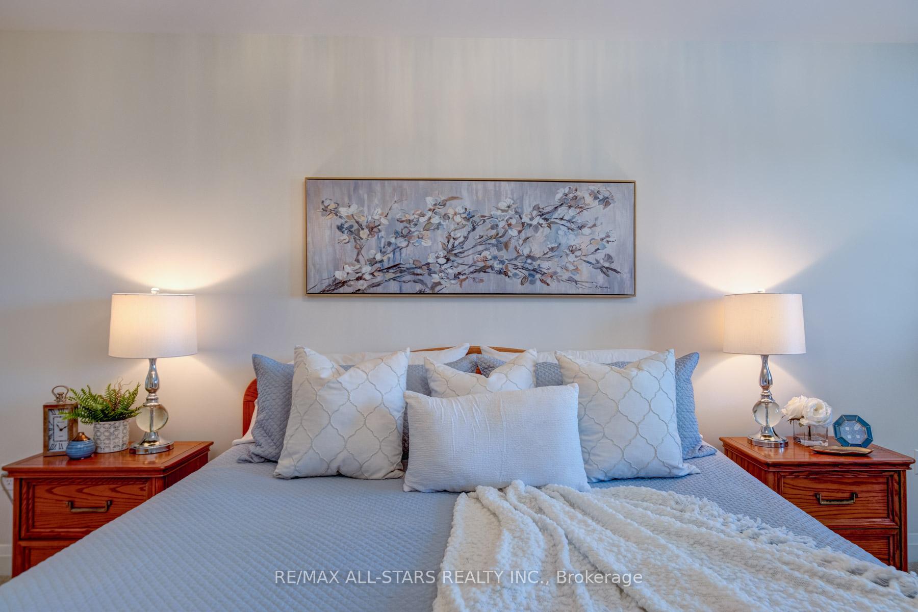 Photo 15 of 67 Autumn Way, Aurora, Aurora Heights — HOMEH