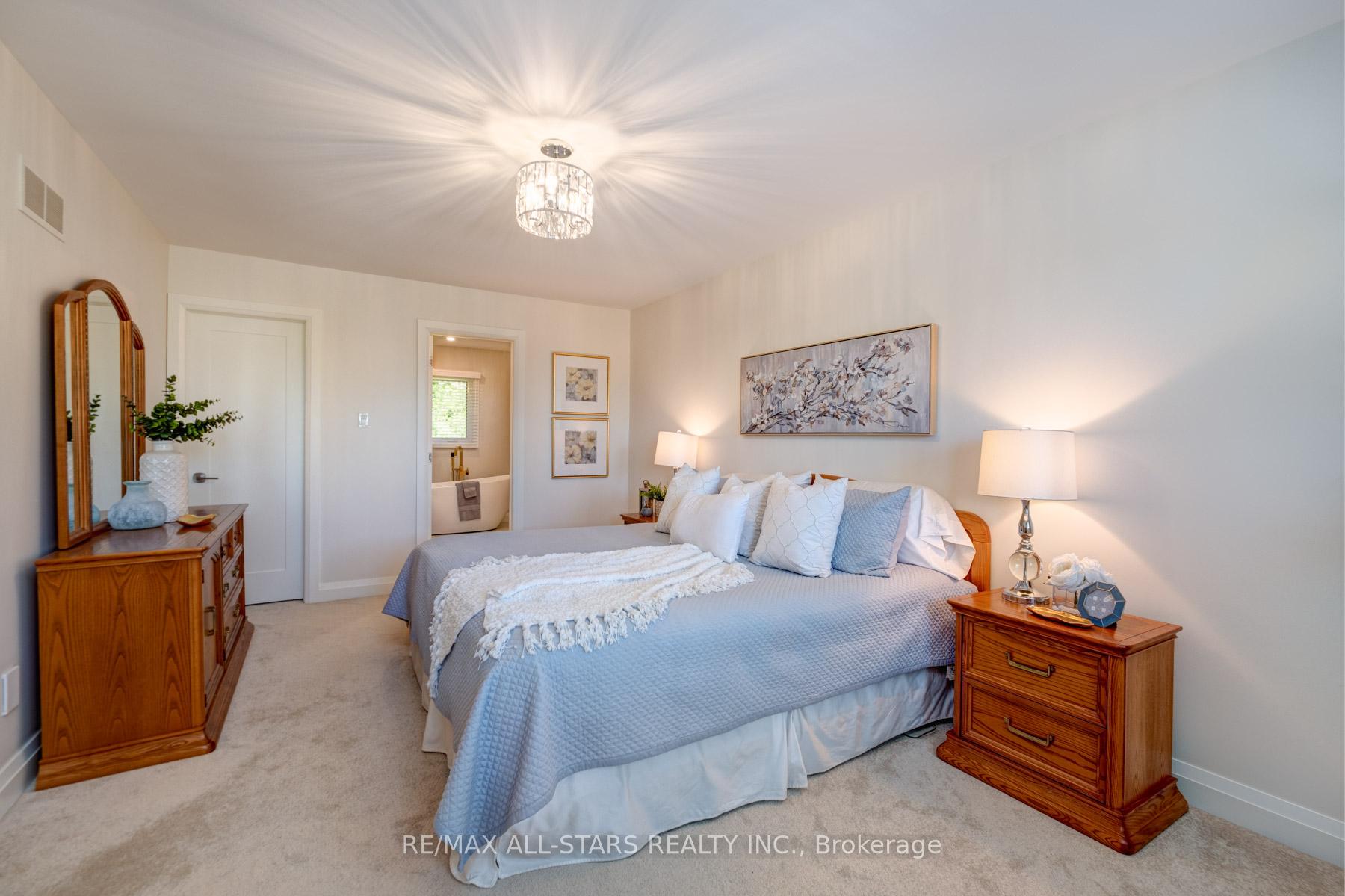 Photo 16 of 67 Autumn Way, Aurora, Aurora Heights — HOMEH