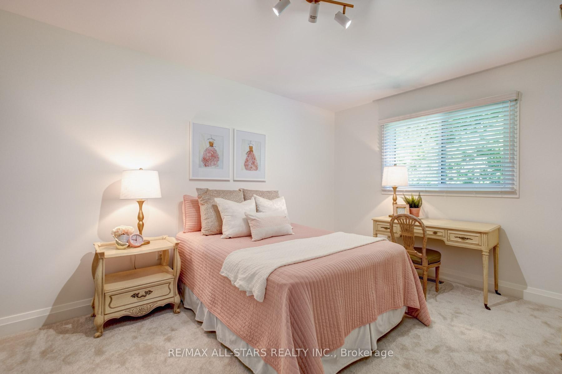 Photo 20 of 67 Autumn Way, Aurora, Aurora Heights — HOMEH