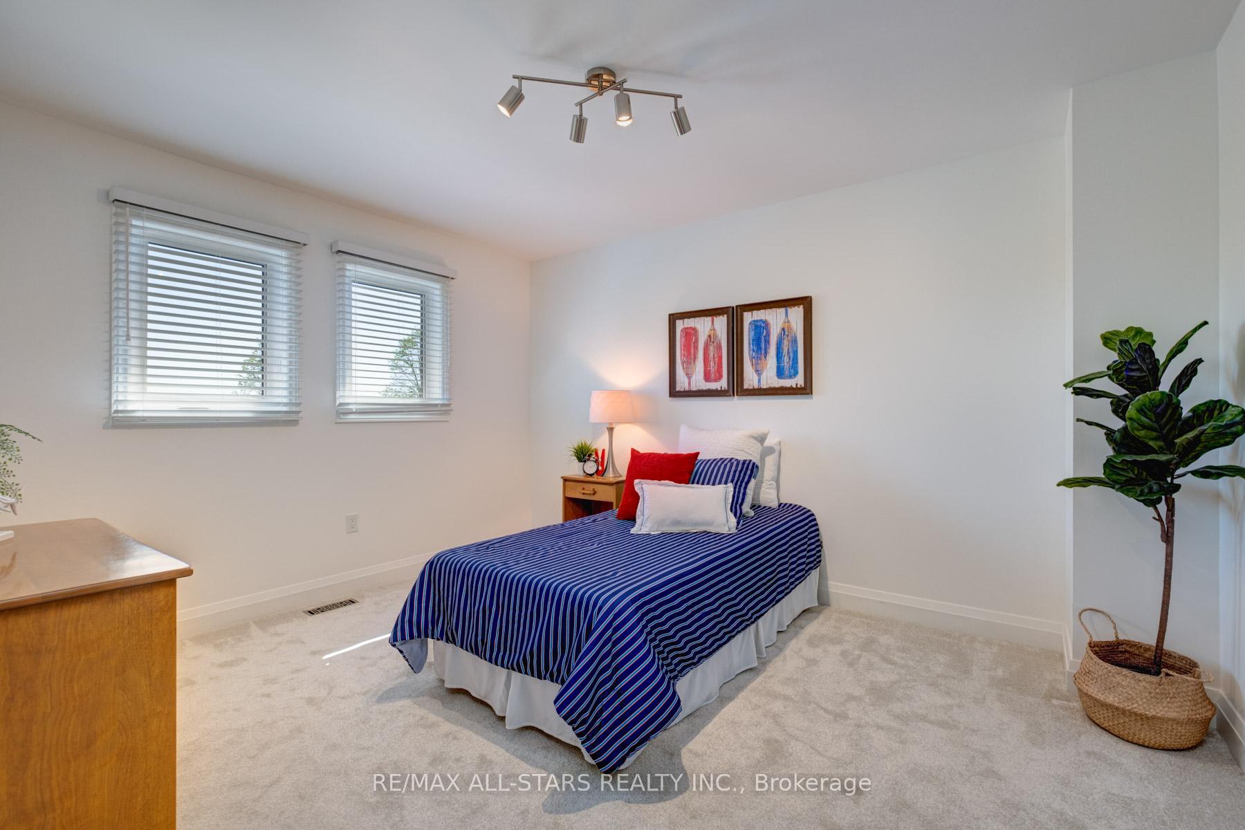 Photo 22 of 67 Autumn Way, Aurora, Aurora Heights — HOMEH