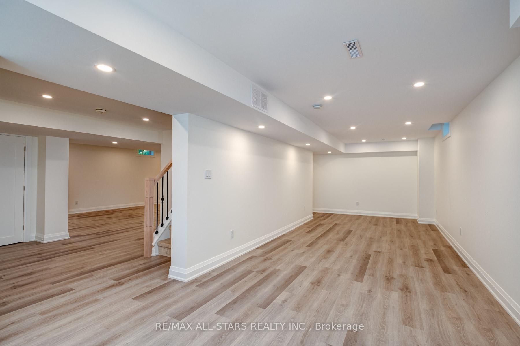 Photo 26 of 67 Autumn Way, Aurora, Aurora Heights — HOMEH
