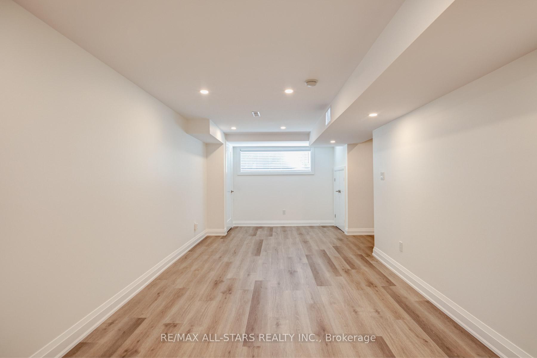 Photo 27 of 67 Autumn Way, Aurora, Aurora Heights — HOMEH