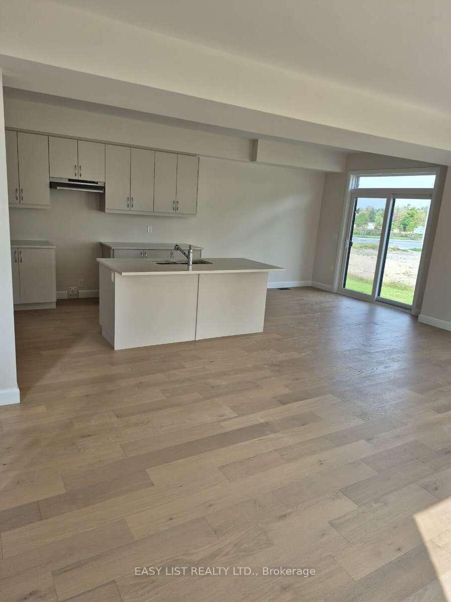 Photo 4 of 402 Sadler Way, Peterborough, Monaghan Ward 2 — HOMEH