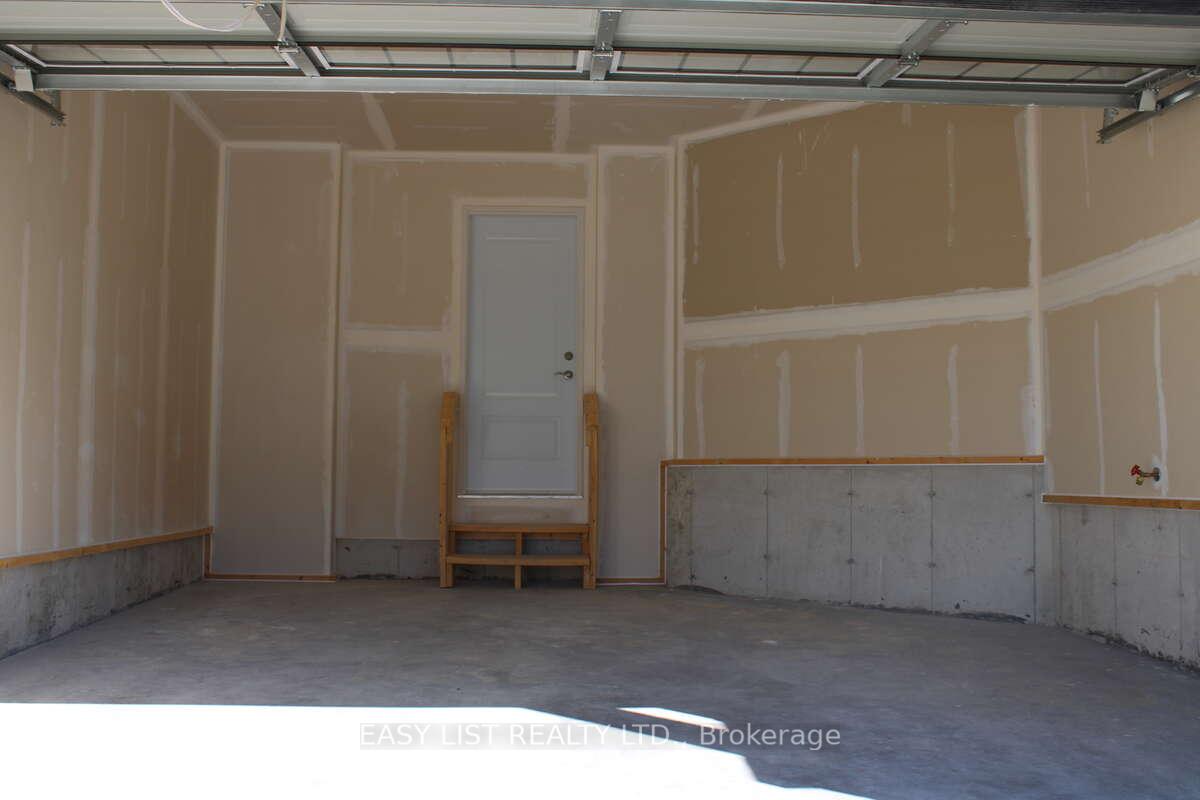 Photo 38 of 402 Sadler Way, Peterborough, Monaghan Ward 2 — HOMEH