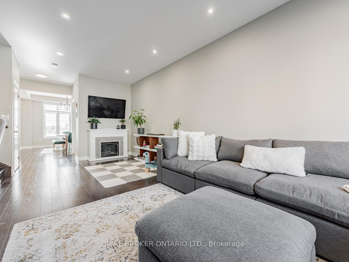 Photo 5 of 1185 Cactus Crescent, Pickering, Rural Pickering — HOMEH