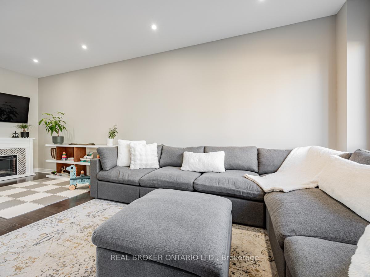 Photo 6 of 1185 Cactus Crescent, Pickering, Rural Pickering — HOMEH
