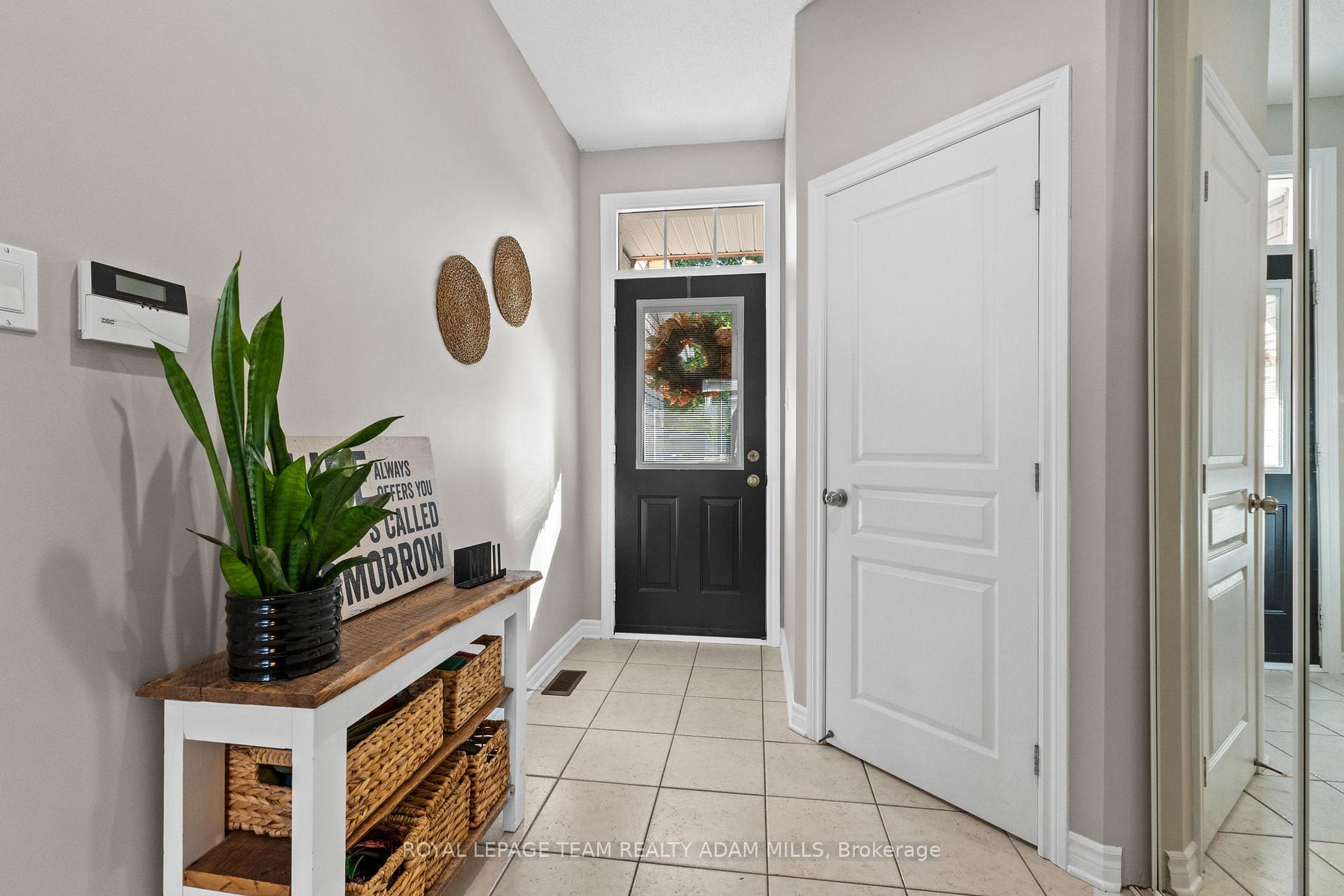 Photo 5 of 2043 Melette Crescent, Ottawa, Avalon East — HOMEH