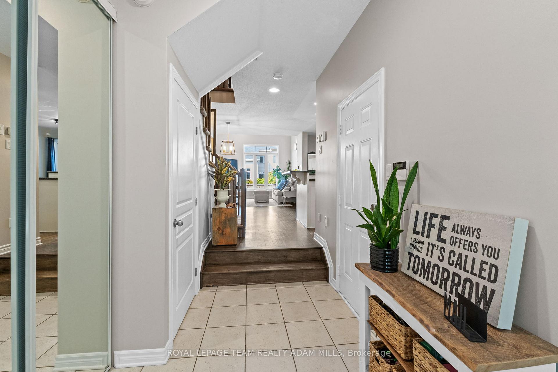 Photo 7 of 2043 Melette Crescent, Ottawa, Avalon East — HOMEH