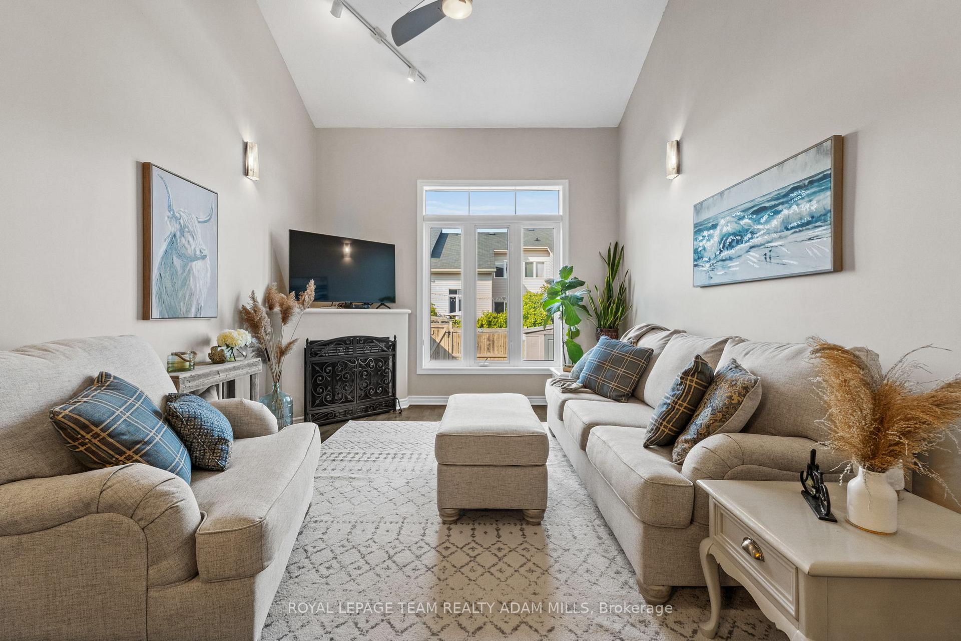 Photo 10 of 2043 Melette Crescent, Ottawa, Avalon East — HOMEH