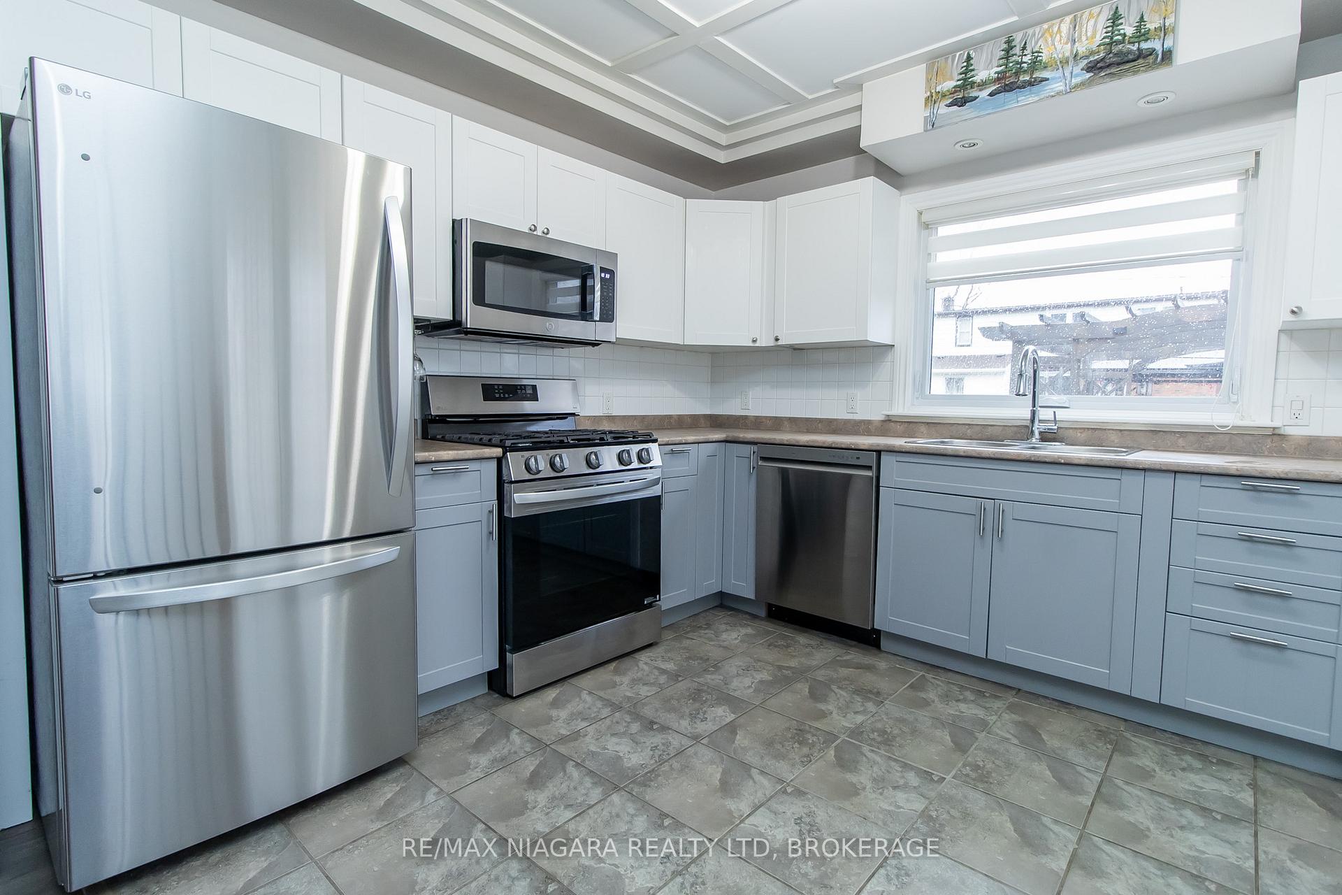 Photo 4 of 294 Scholfield Avenue S, Welland, Lincoln/Crowland — HOMEH