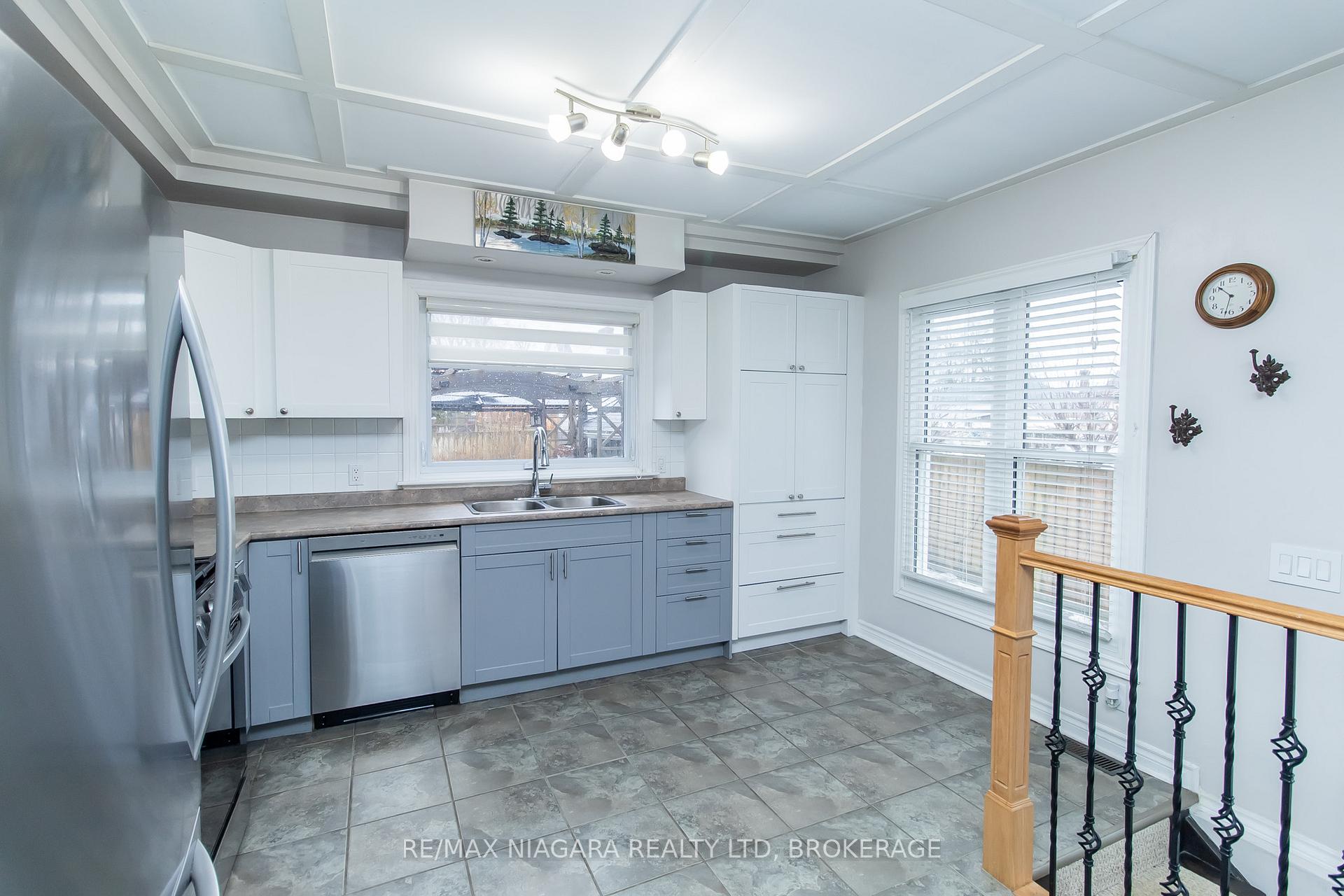 Photo 5 of 294 Scholfield Avenue S, Welland, Lincoln/Crowland — HOMEH