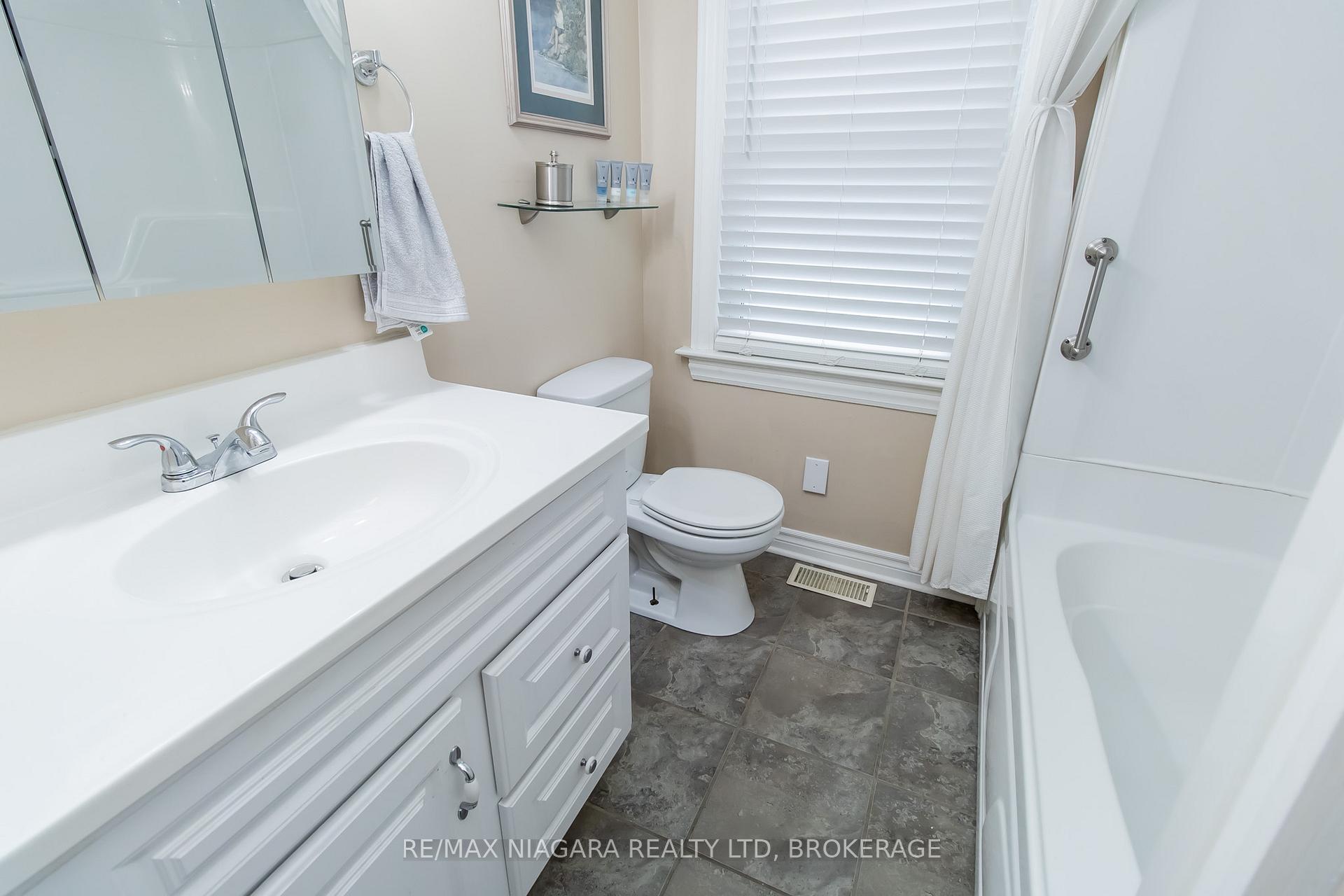 Photo 11 of 294 Scholfield Avenue S, Welland, Lincoln/Crowland — HOMEH