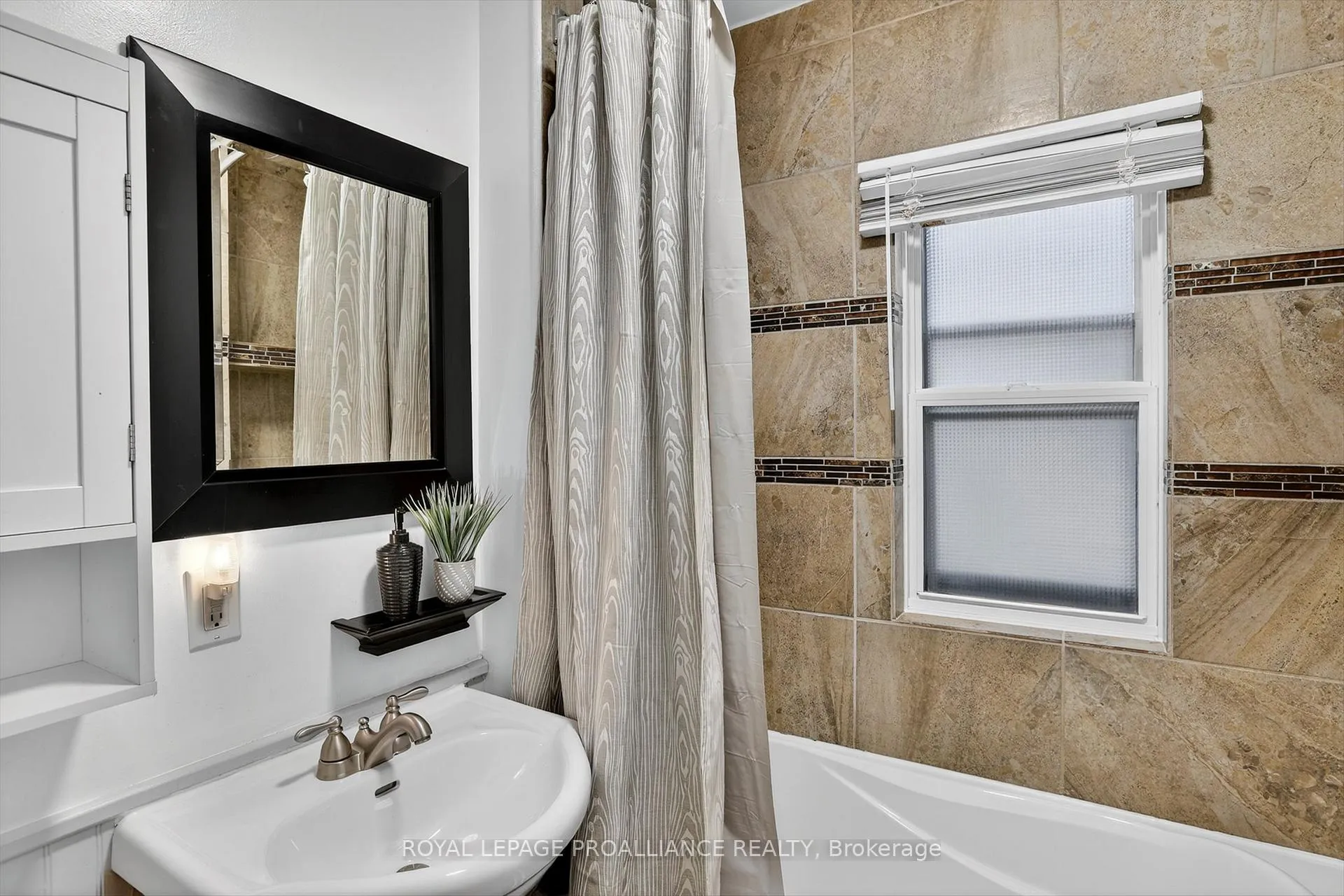 Photo 22 of 410 Dublin Street, Peterborough, Town Ward 3 — HOMEH