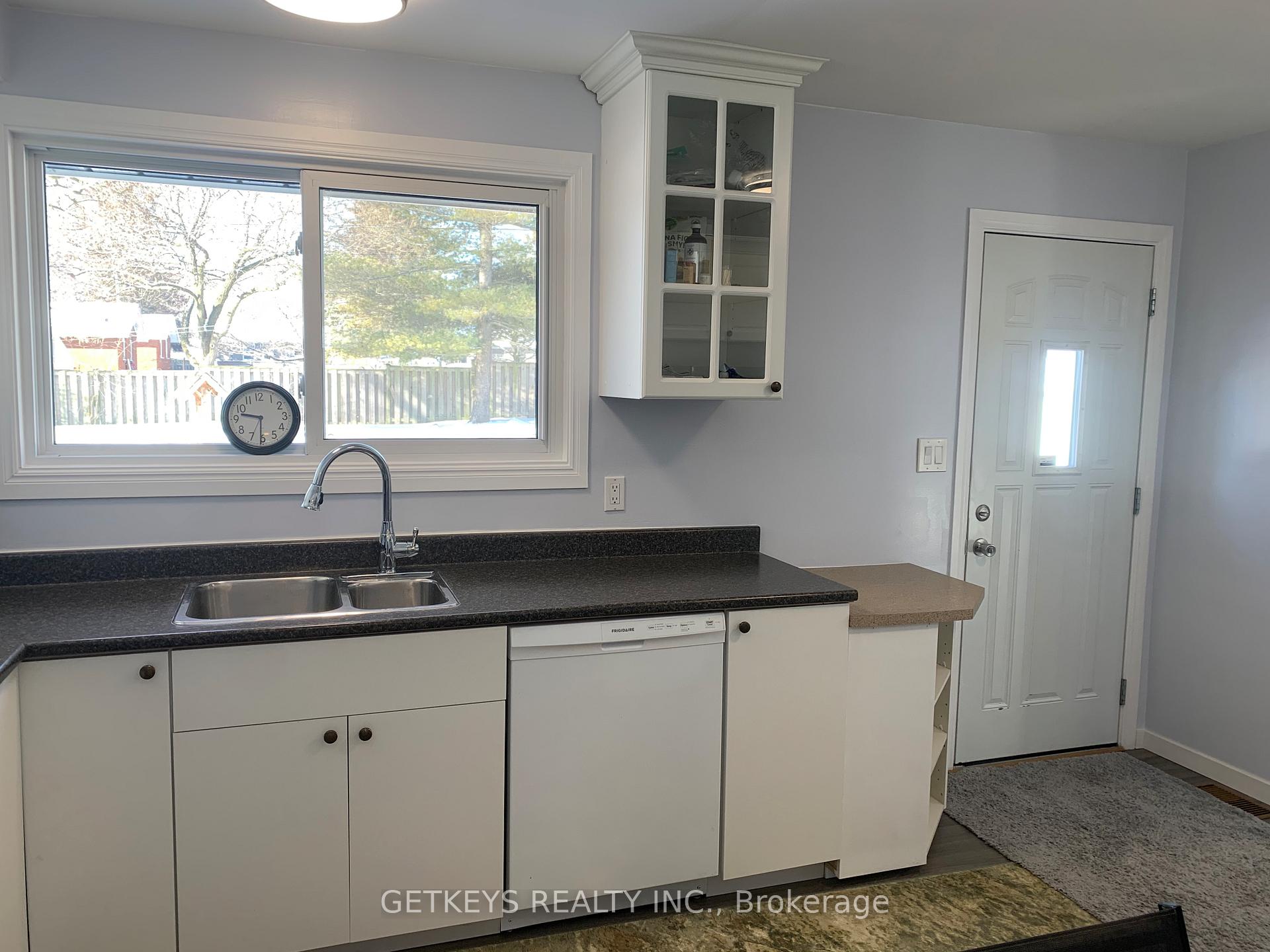 Photo 3 of 94 Jackson Avenue, Belleville, Belleville Ward — HOMEH