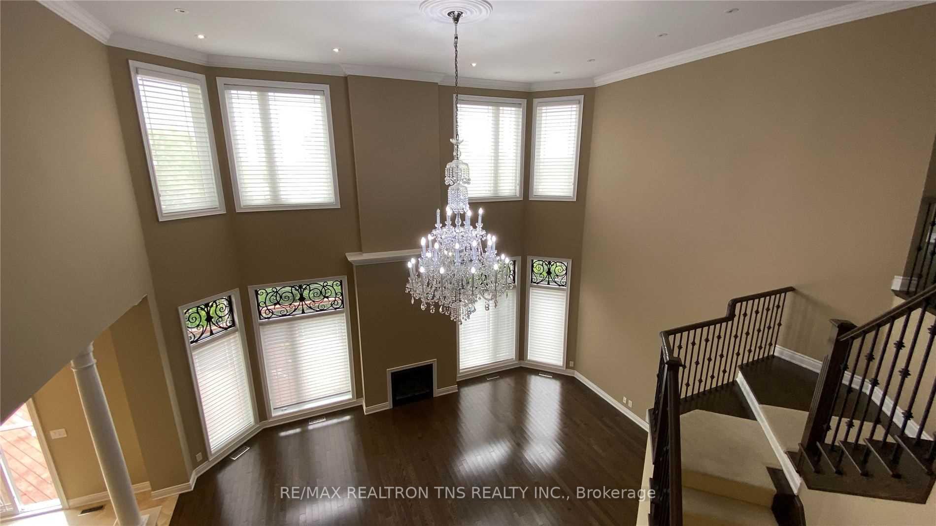 Photo 3 of 231 Ivy Jay Crescent, Aurora, Bayview Northeast — HOMEH