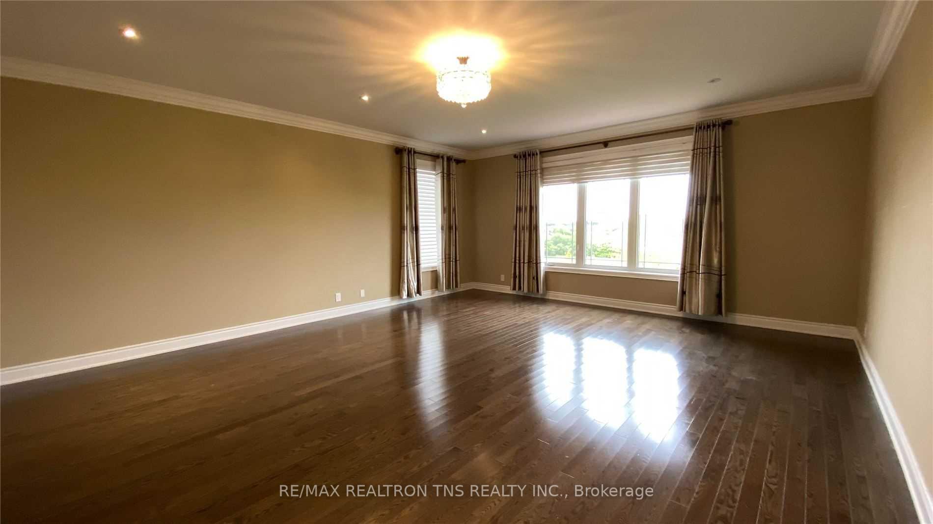 Photo 9 of 231 Ivy Jay Crescent, Aurora, Bayview Northeast — HOMEH