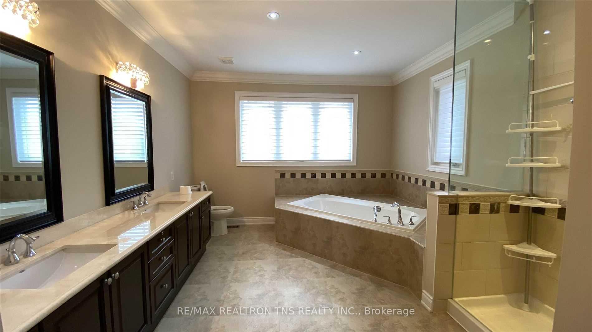 Photo 6 of 231 Ivy Jay Crescent, Aurora, Bayview Northeast — HOMEH