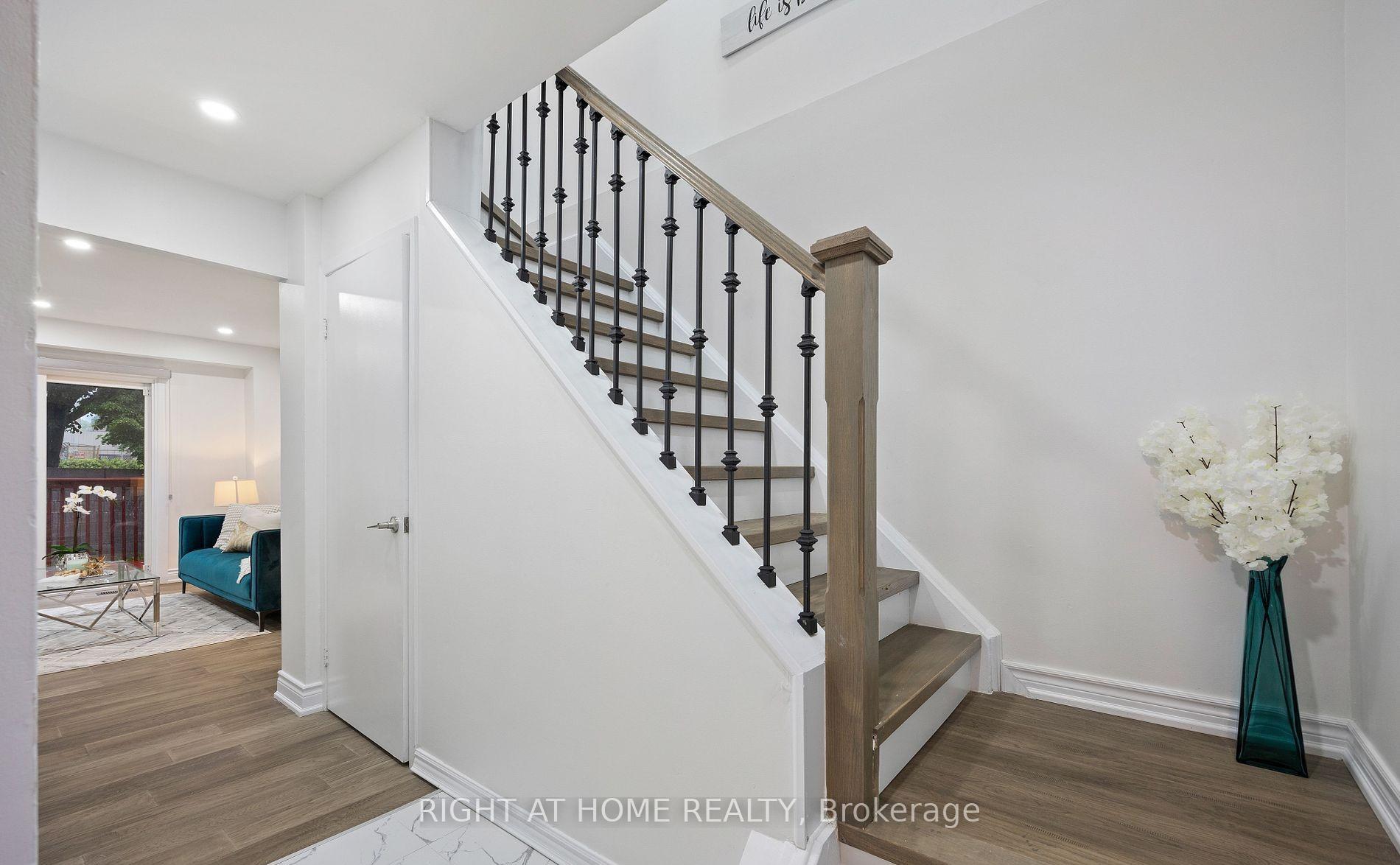 Photo 3 of 1168 Tanzer Court, Pickering, Bay Ridges — HOMEH