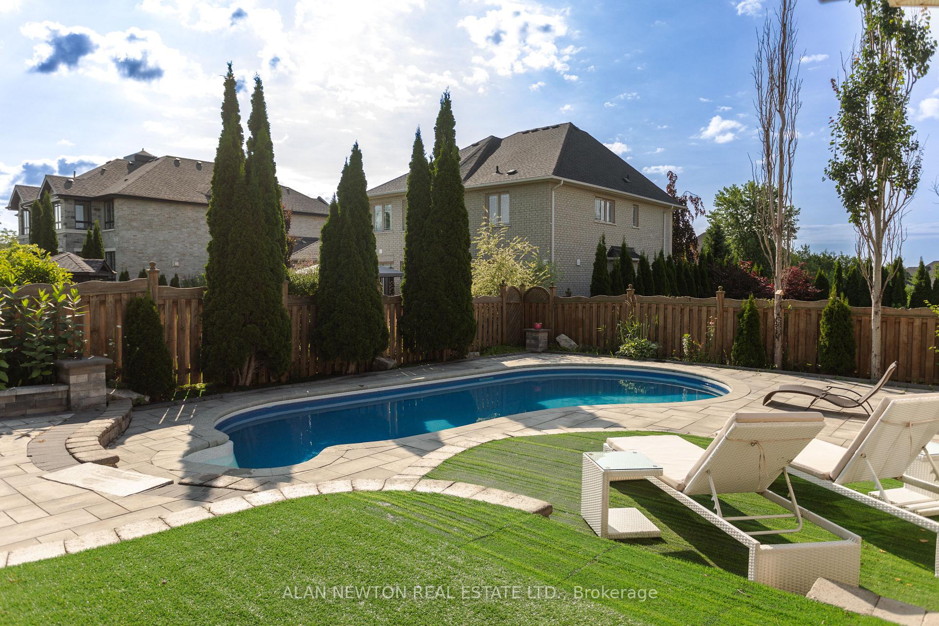 Photo 6 of 102 Hunterwood Chase, Vaughan, Rural Vaughan — HOMEH