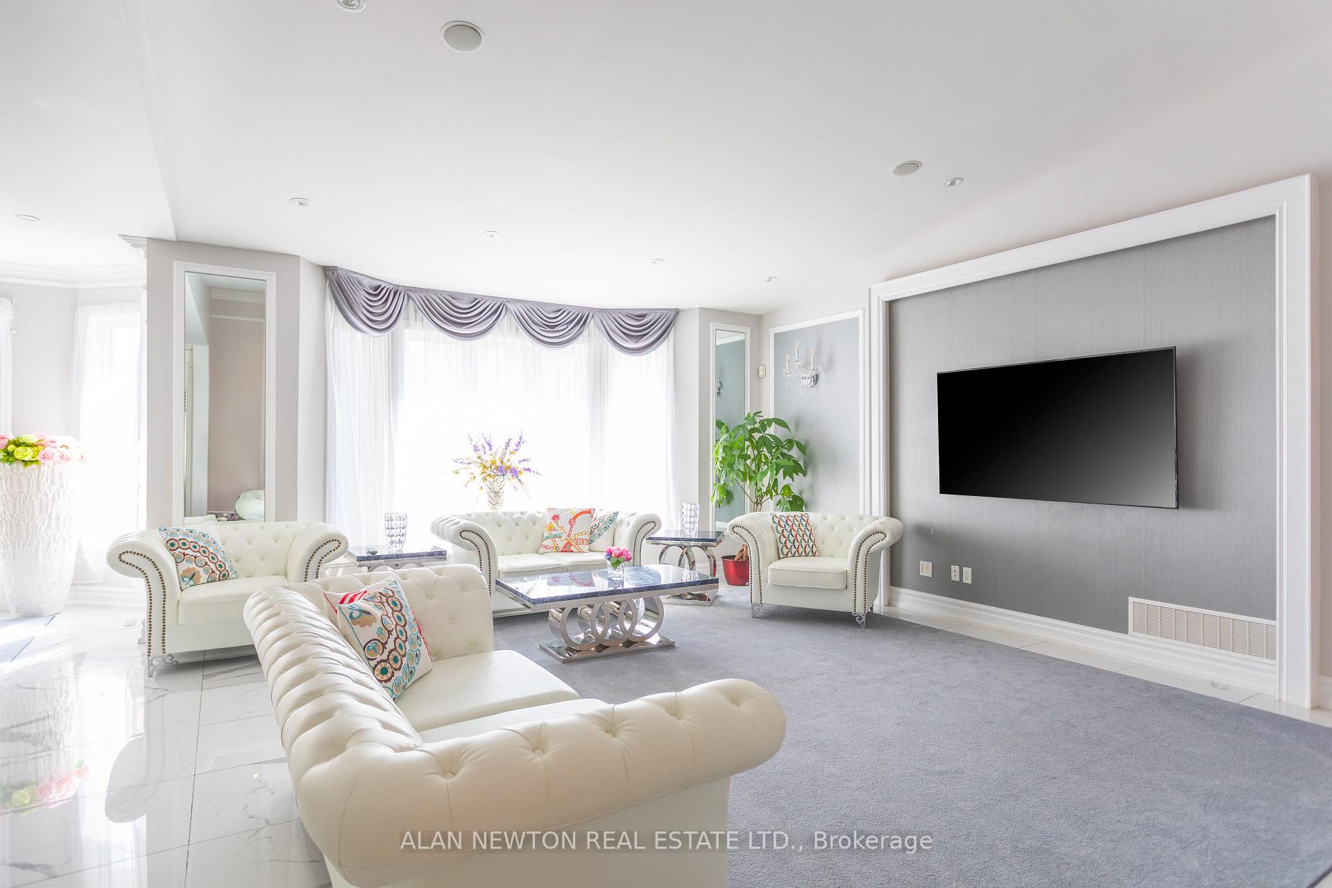 Photo 15 of 102 Hunterwood Chase, Vaughan, Rural Vaughan — HOMEH