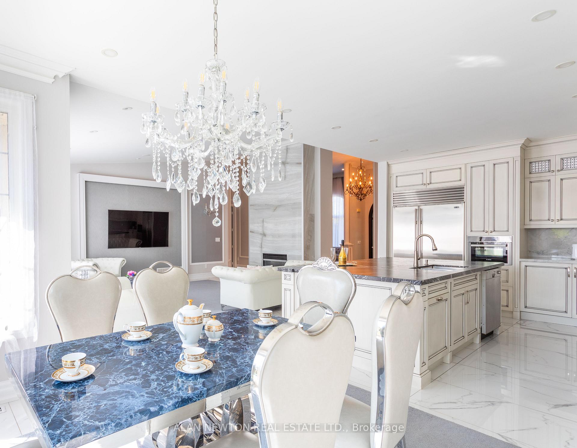 Photo 18 of 102 Hunterwood Chase, Vaughan, Rural Vaughan — HOMEH