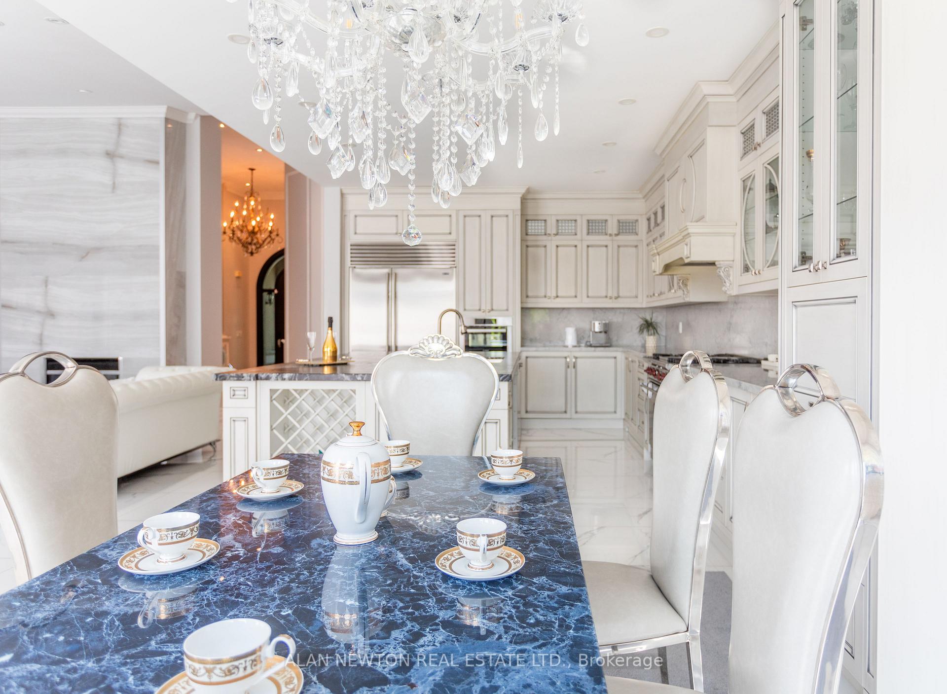 Photo 19 of 102 Hunterwood Chase, Vaughan, Rural Vaughan — HOMEH