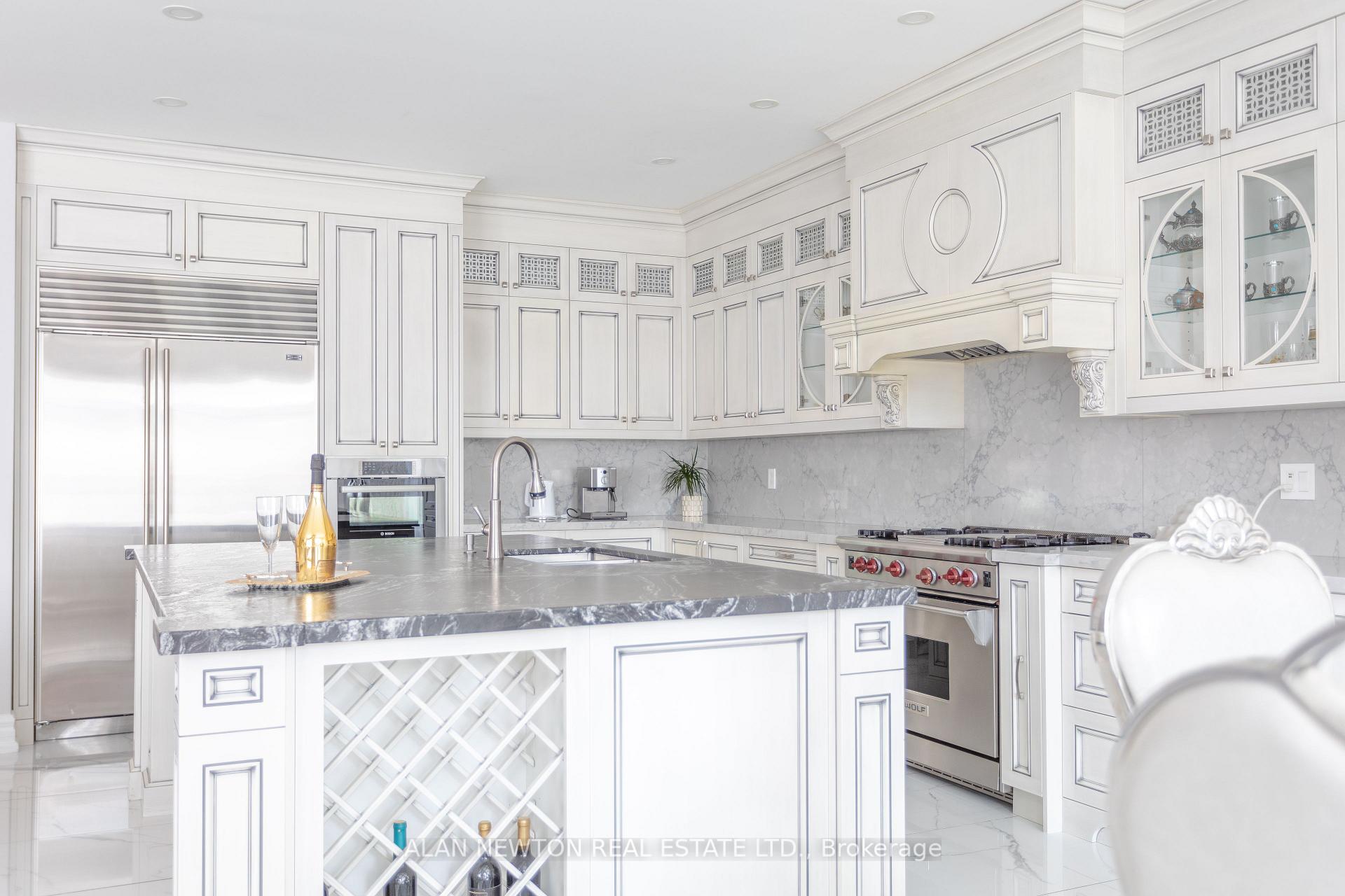 Photo 22 of 102 Hunterwood Chase, Vaughan, Rural Vaughan — HOMEH