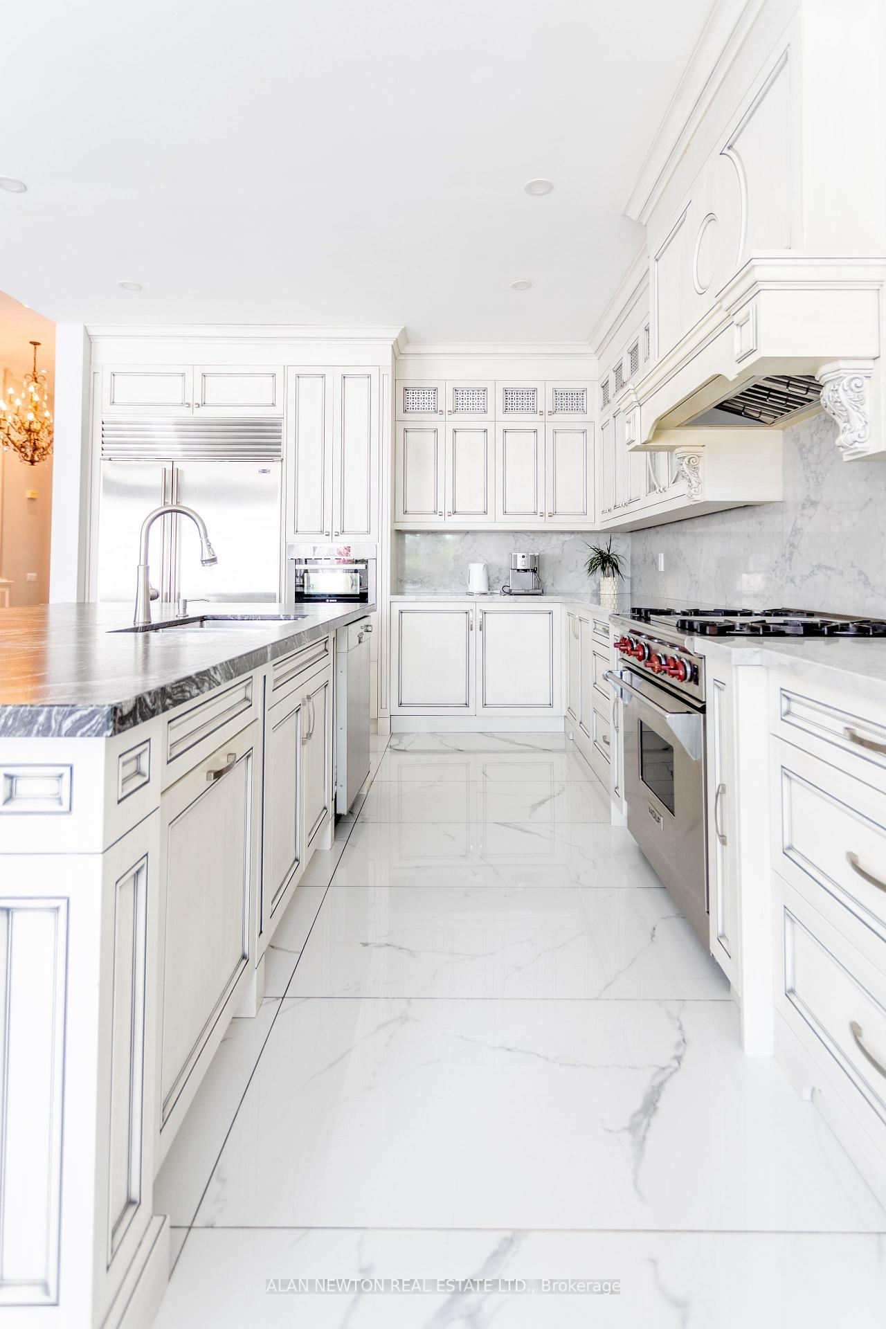 Photo 23 of 102 Hunterwood Chase, Vaughan, Rural Vaughan — HOMEH
