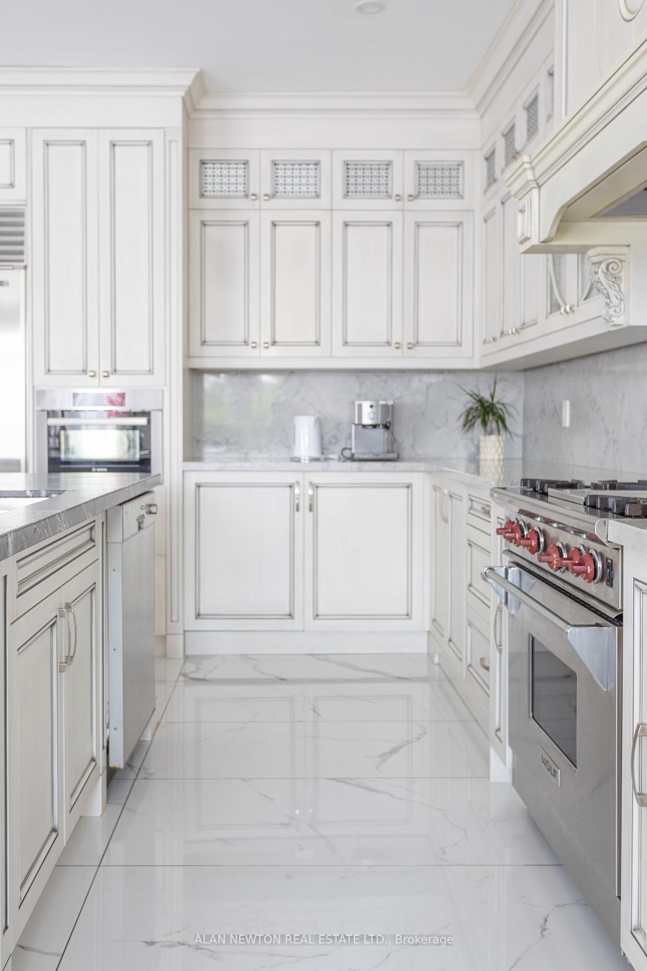 Photo 24 of 102 Hunterwood Chase, Vaughan, Rural Vaughan — HOMEH