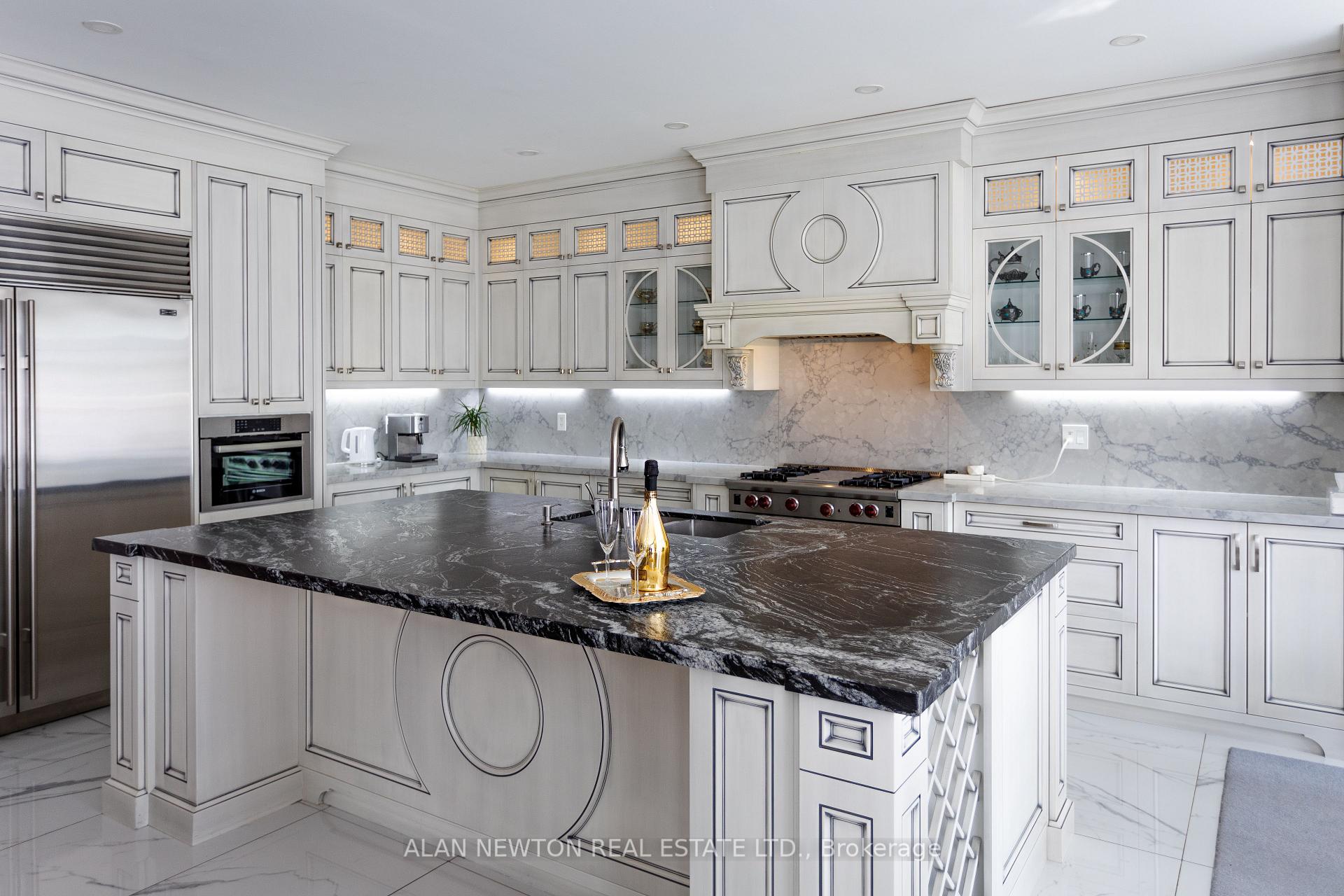 Photo 30 of 102 Hunterwood Chase, Vaughan, Rural Vaughan — HOMEH