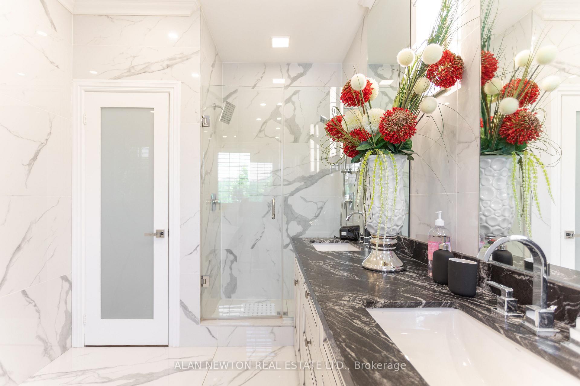 Photo 35 of 102 Hunterwood Chase, Vaughan, Rural Vaughan — HOMEH