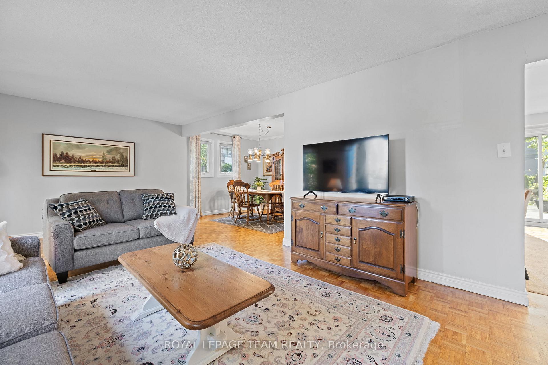 Photo 3 of 2486 Regina Street, Ottawa, Lincoln Heights — HOMEH