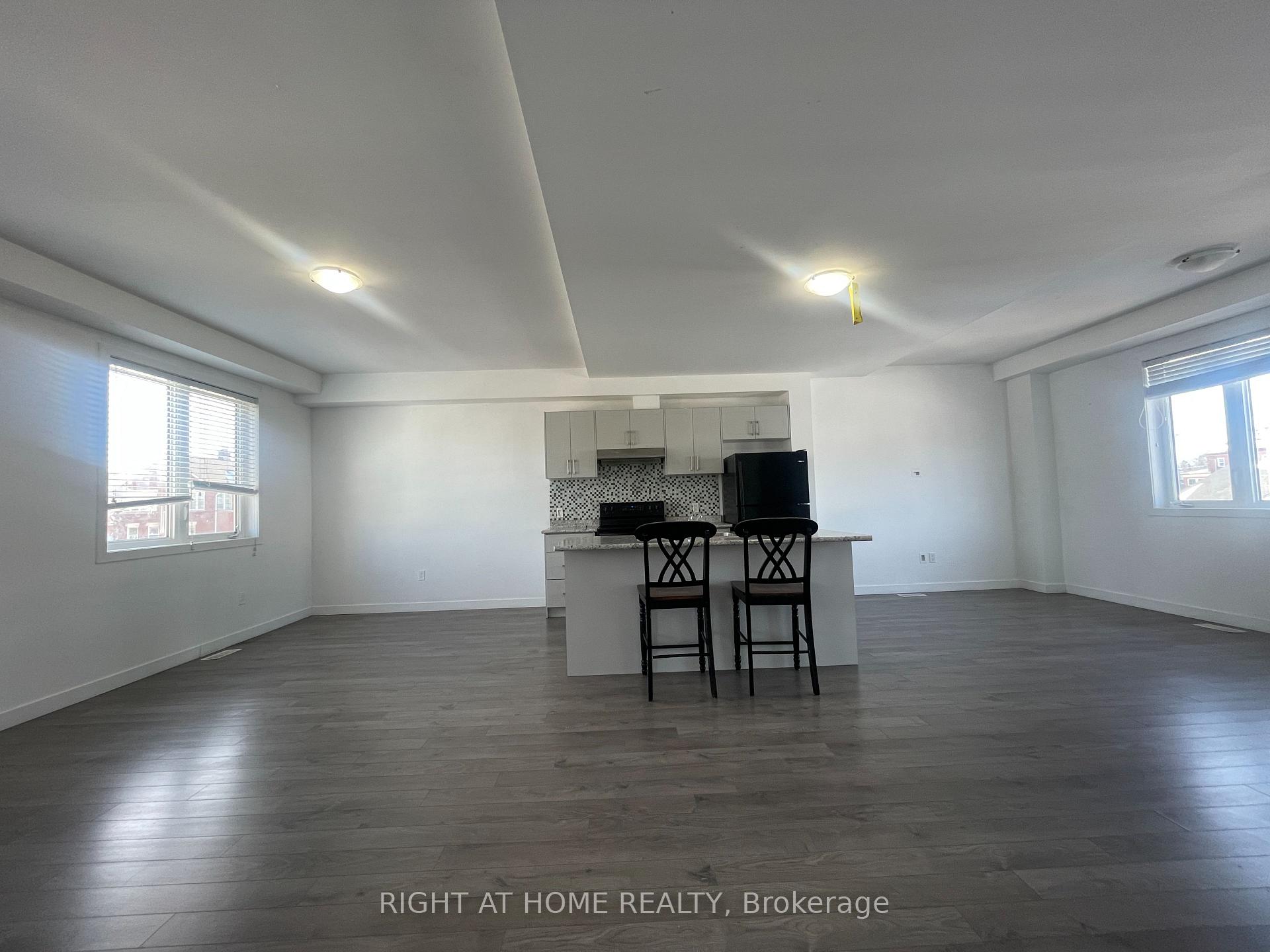 Photo 5 of 23 Denistoun Street, Welland, Broadway — HOMEH