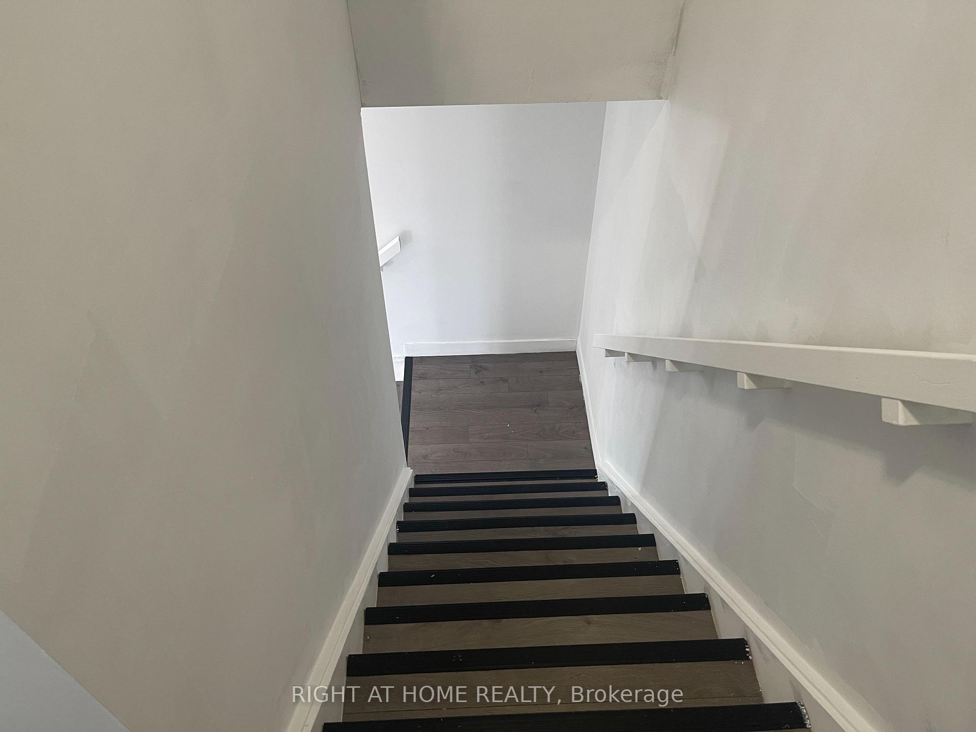 Photo 8 of 23 Denistoun Street, Welland, Broadway — HOMEH