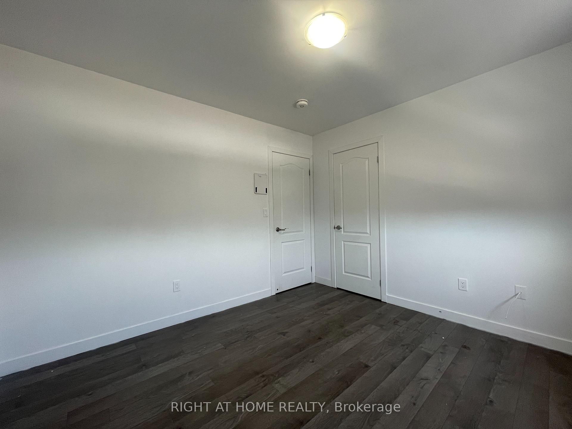Photo 11 of 23 Denistoun Street, Welland, Broadway — HOMEH