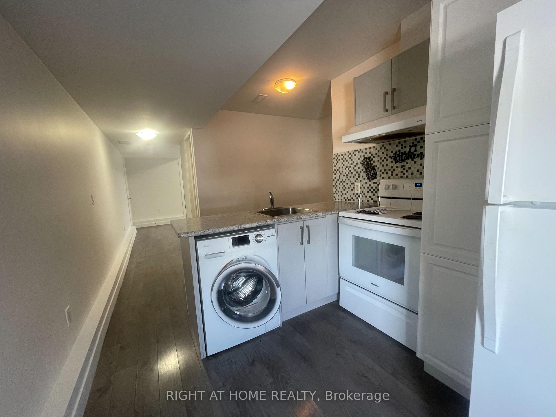 Photo 26 of 23 Denistoun Street, Welland, Broadway — HOMEH