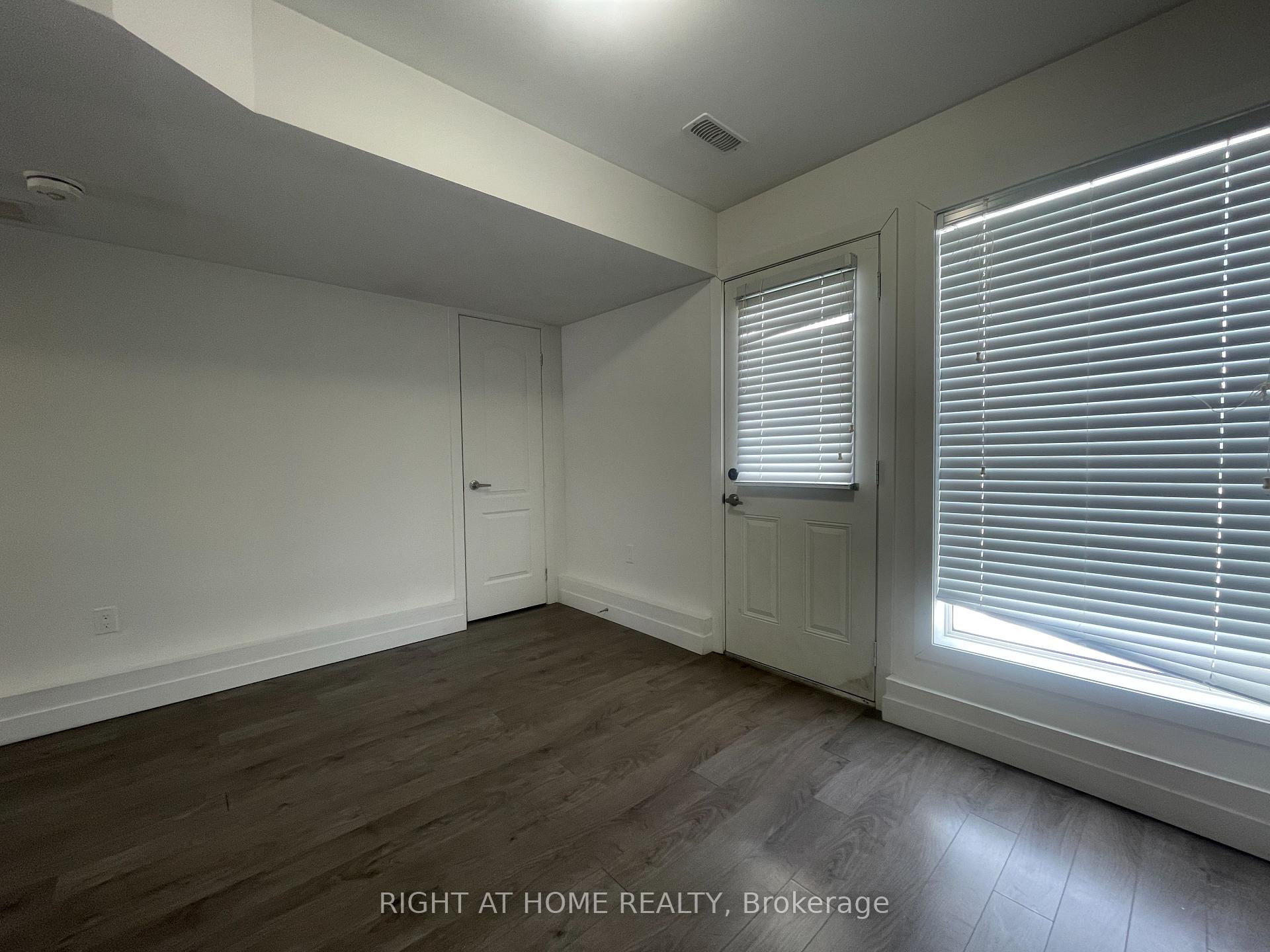 Photo 27 of 23 Denistoun Street, Welland, Broadway — HOMEH