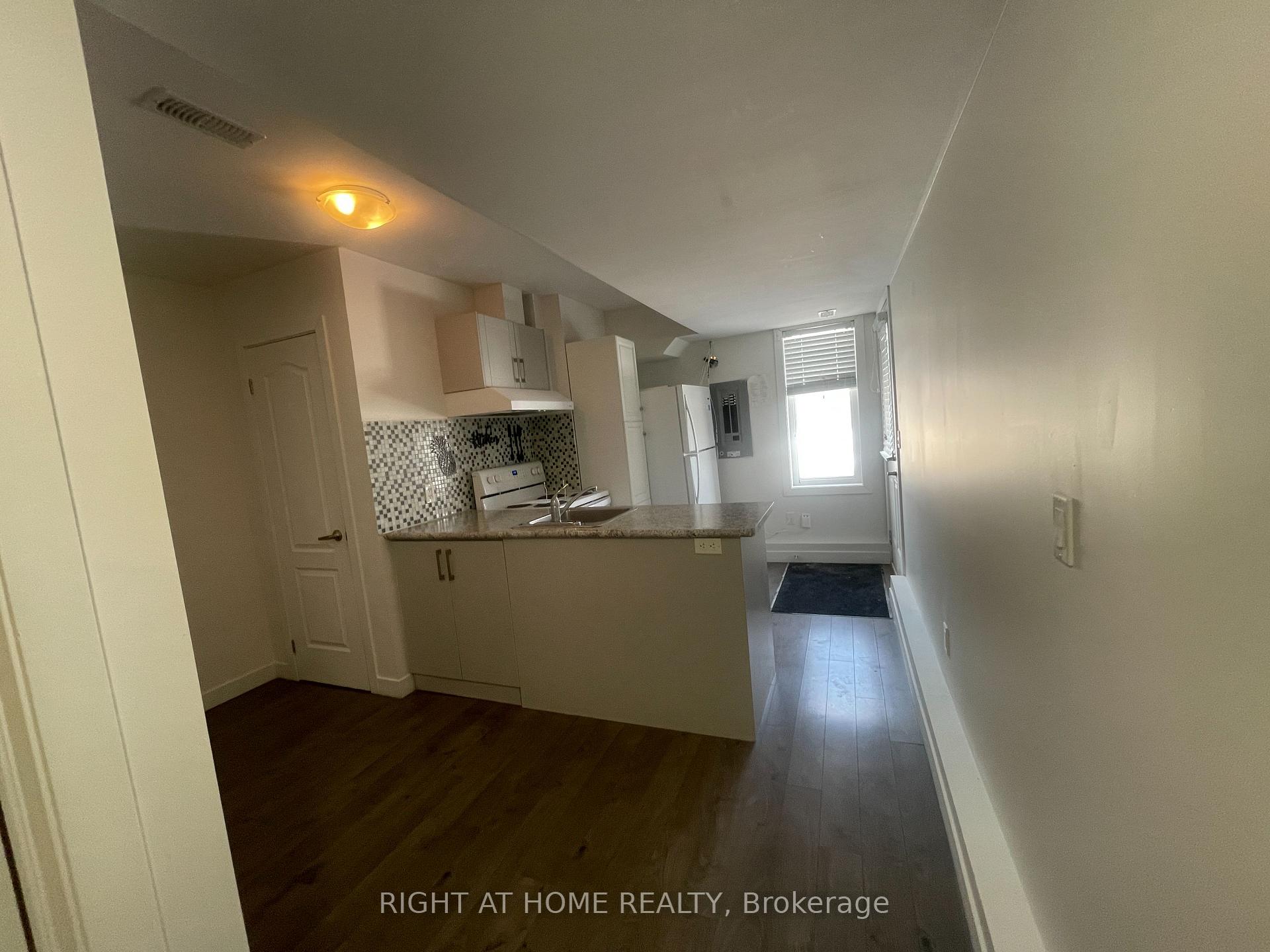 Photo 29 of 23 Denistoun Street, Welland, Broadway — HOMEH