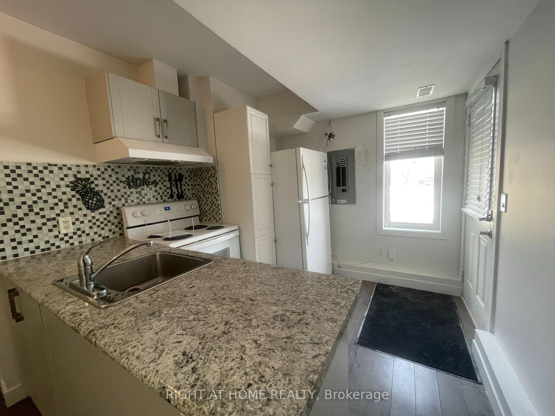 Photo 30 of 23 Denistoun Street, Welland, Broadway — HOMEH