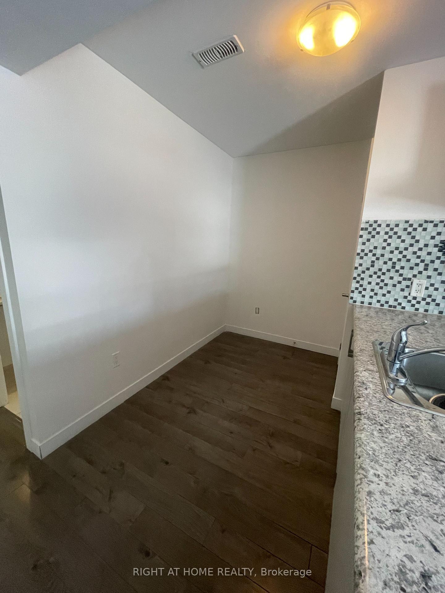 Photo 32 of 23 Denistoun Street, Welland, Broadway — HOMEH