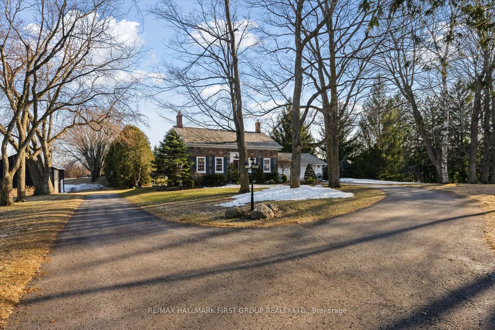 Front of 535 Myrtle Road W